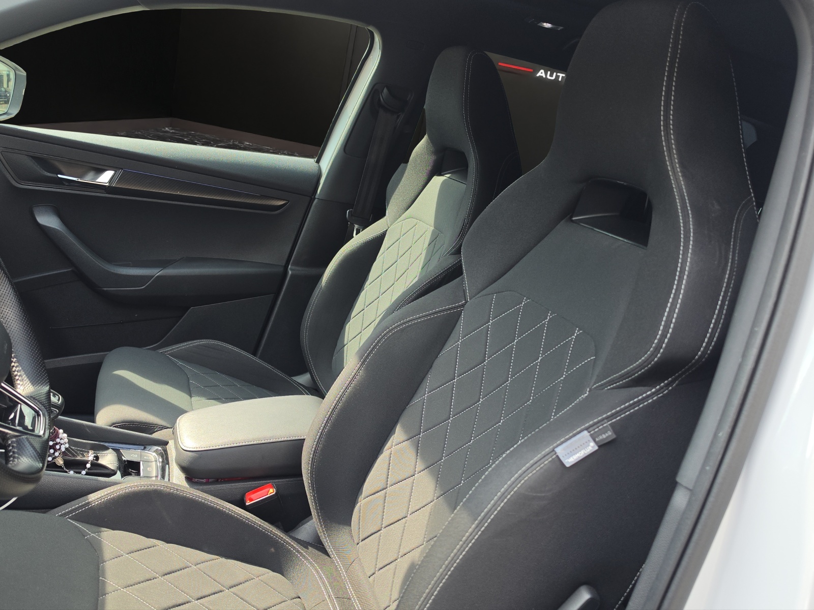 SKODA Karoq 2.0 TSI SportLine 4x4 DSG-image-5