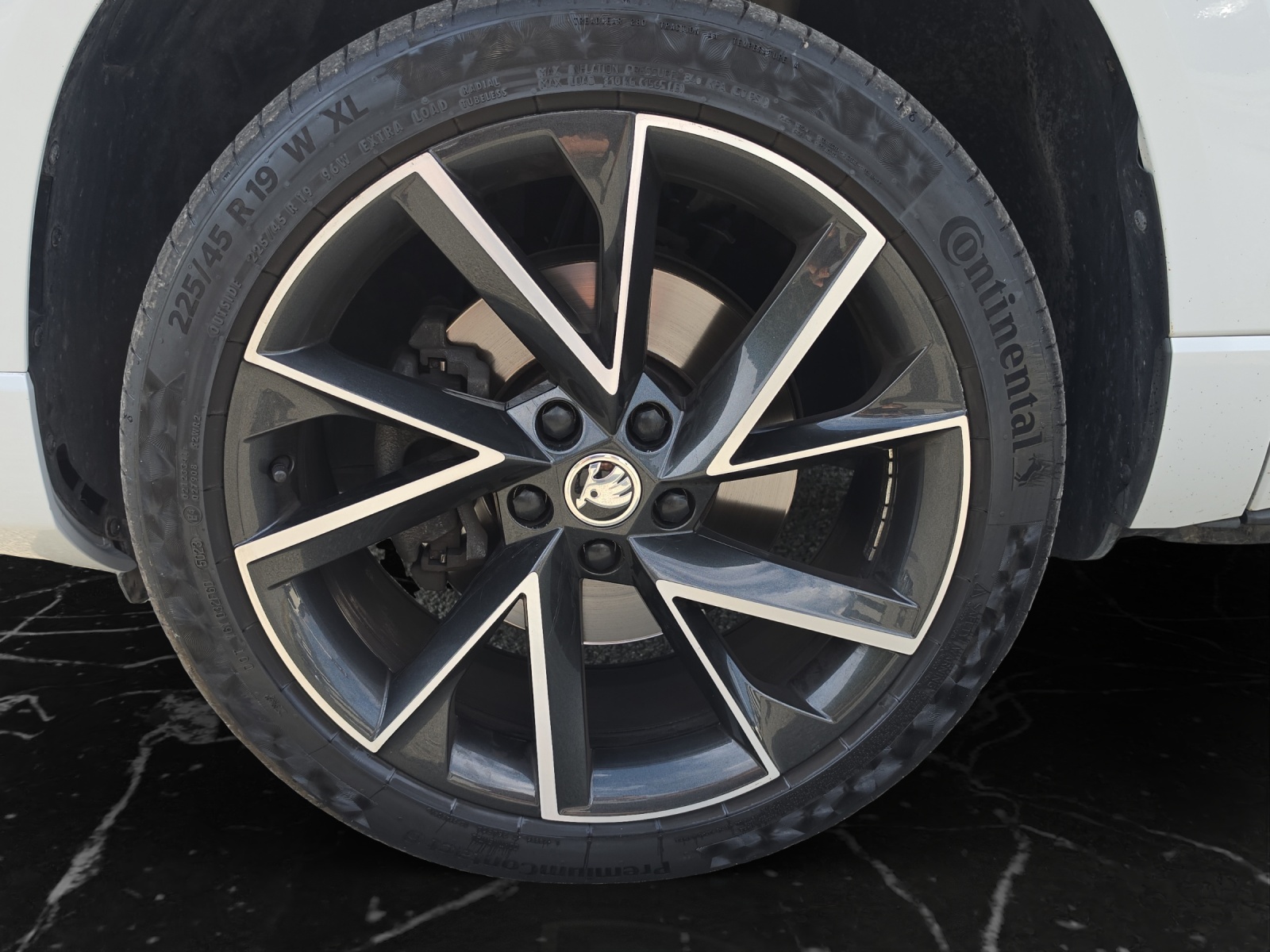 SKODA Karoq 2.0 TSI SportLine 4x4 DSG-image-14
