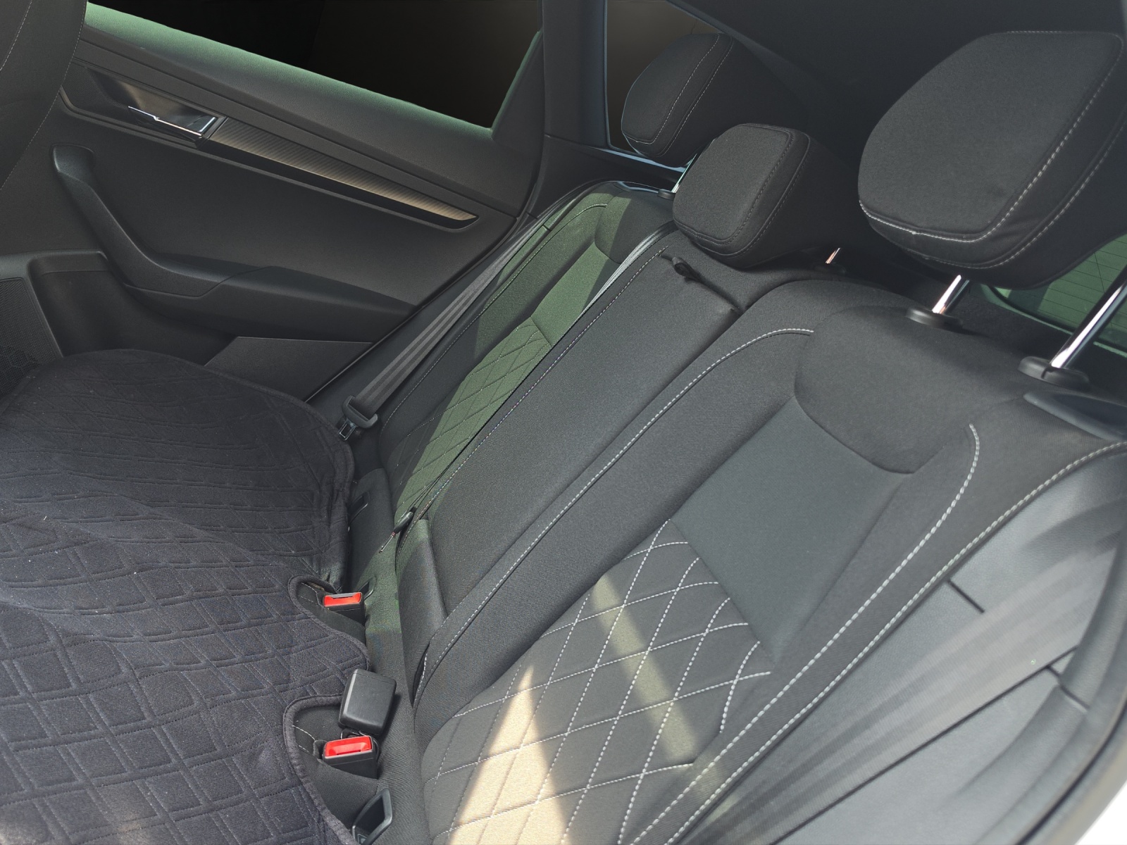 SKODA Karoq 2.0 TSI SportLine 4x4 DSG-image-8