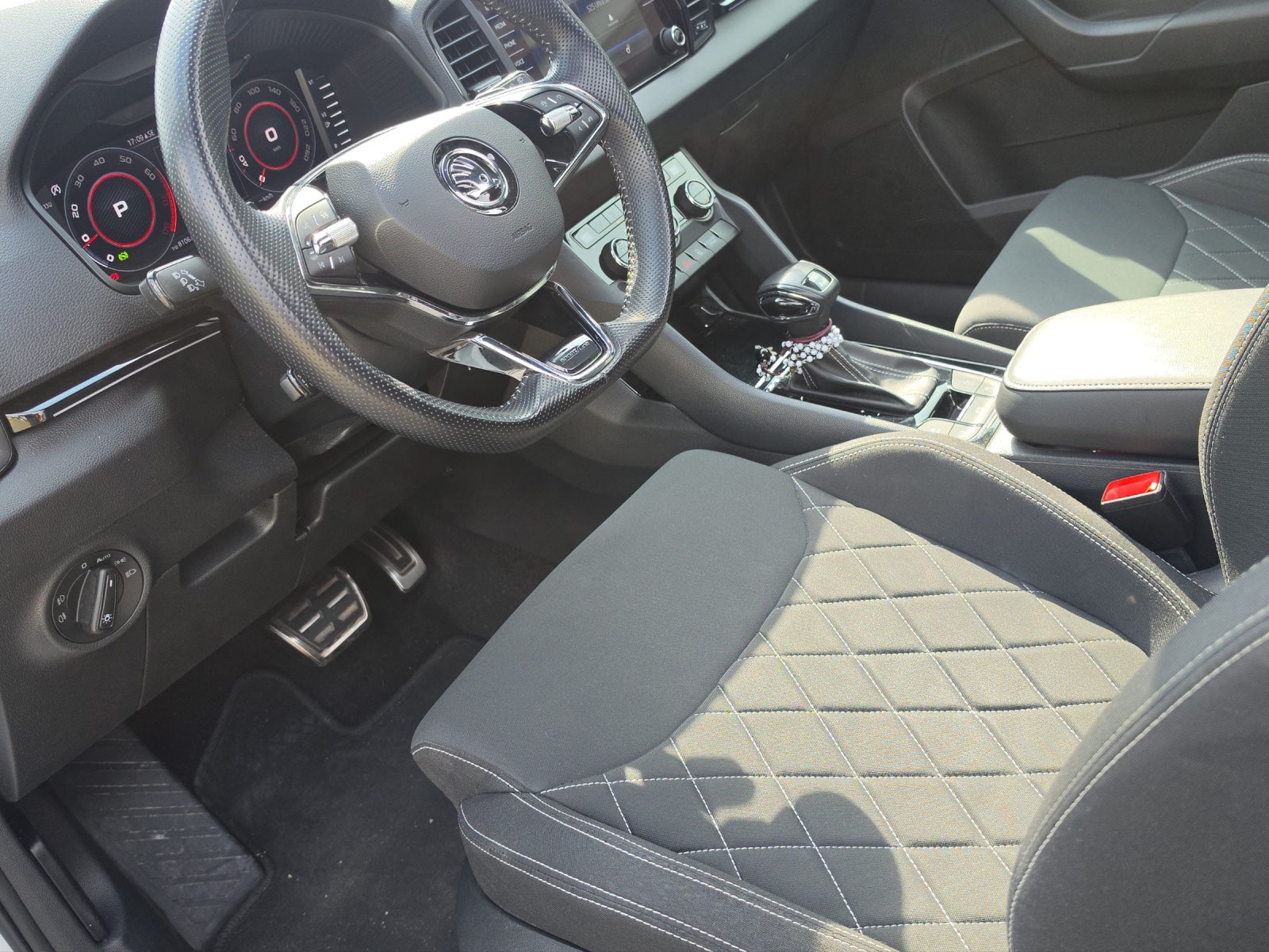 SKODA Karoq 2.0 TSI SportLine 4x4 DSG-image-12