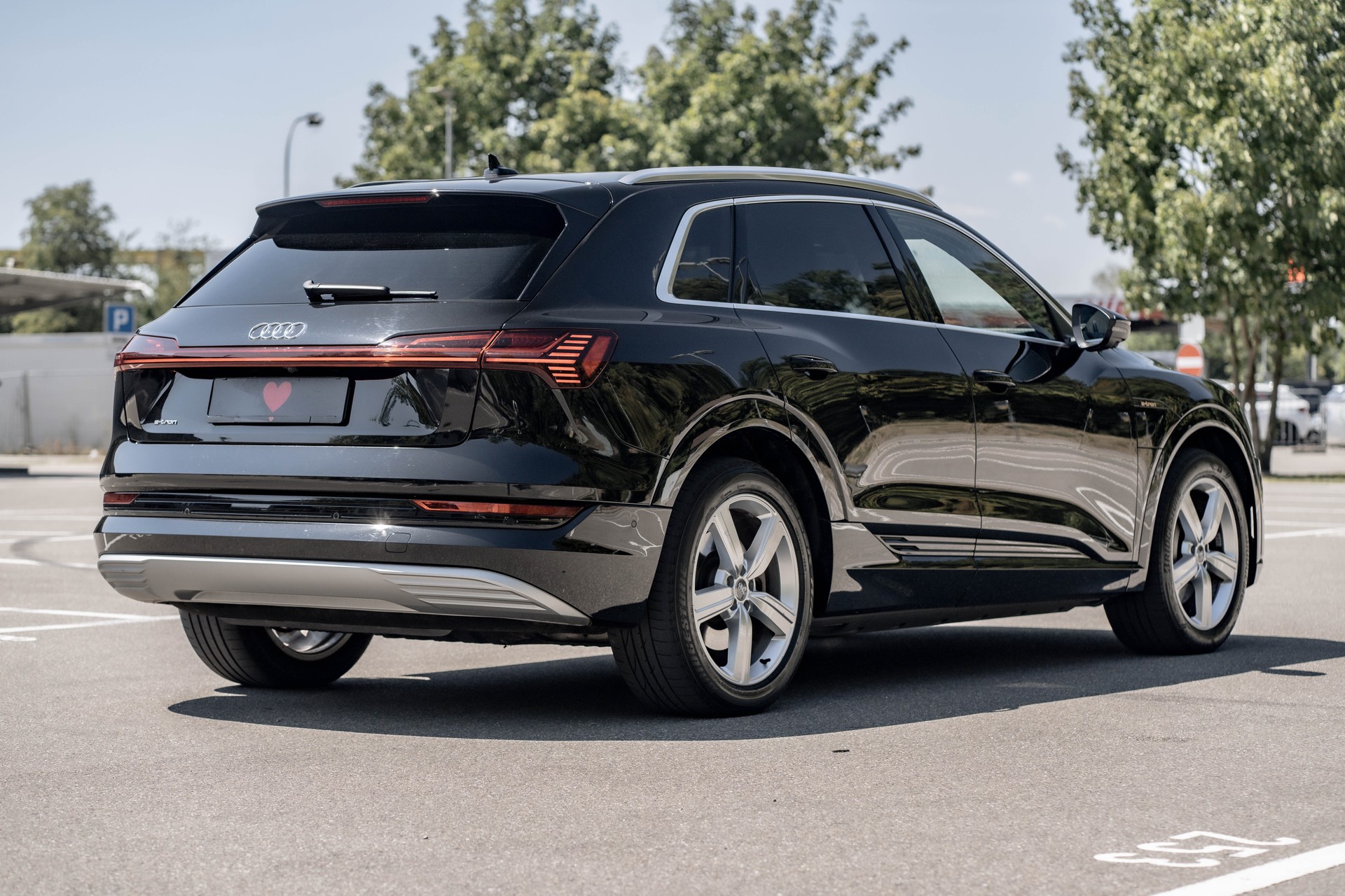 AUDI e-tron 55 Advanced quattro * FRISCH AB MFK & SERVICE * NEUE REIFEN * SOH 91,3 % *-showroom-element-3