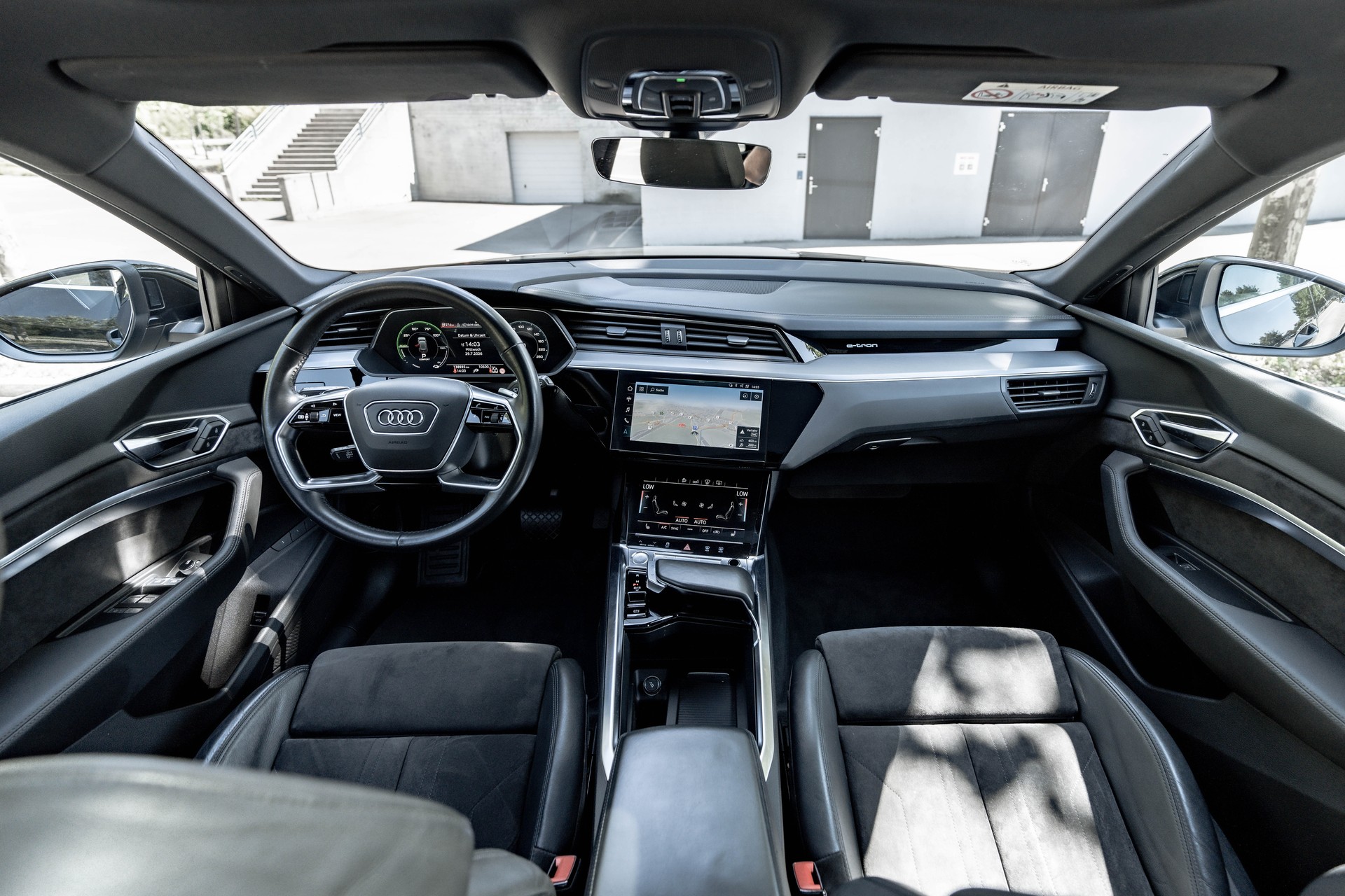 AUDI e-tron 55 Advanced quattro * FRISCH AB MFK & SERVICE * NEUE REIFEN * SOH 91,3 % *-image-6