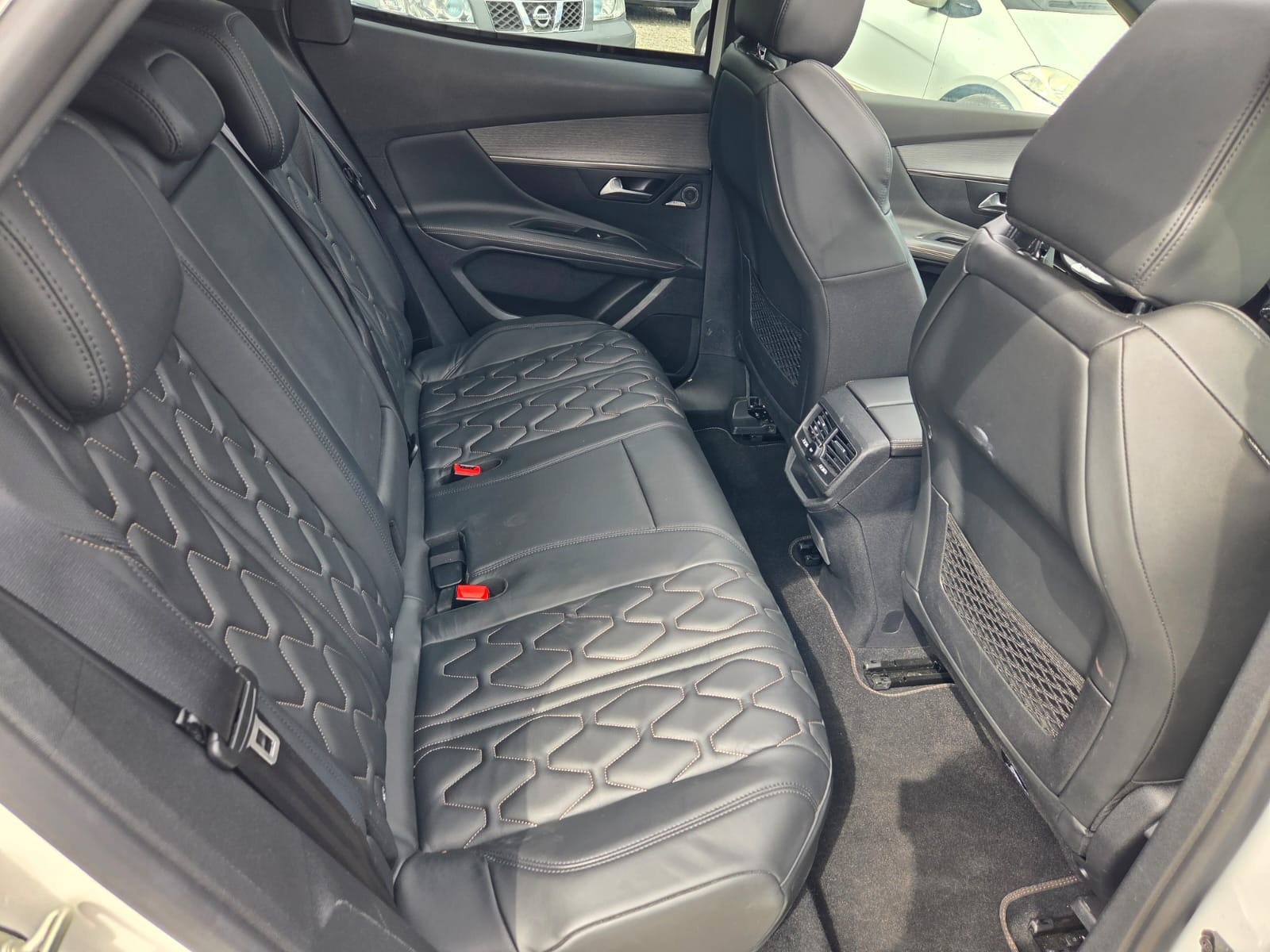 PEUGEOT 3008 300e Hybrid4 GT EAT8-image-11