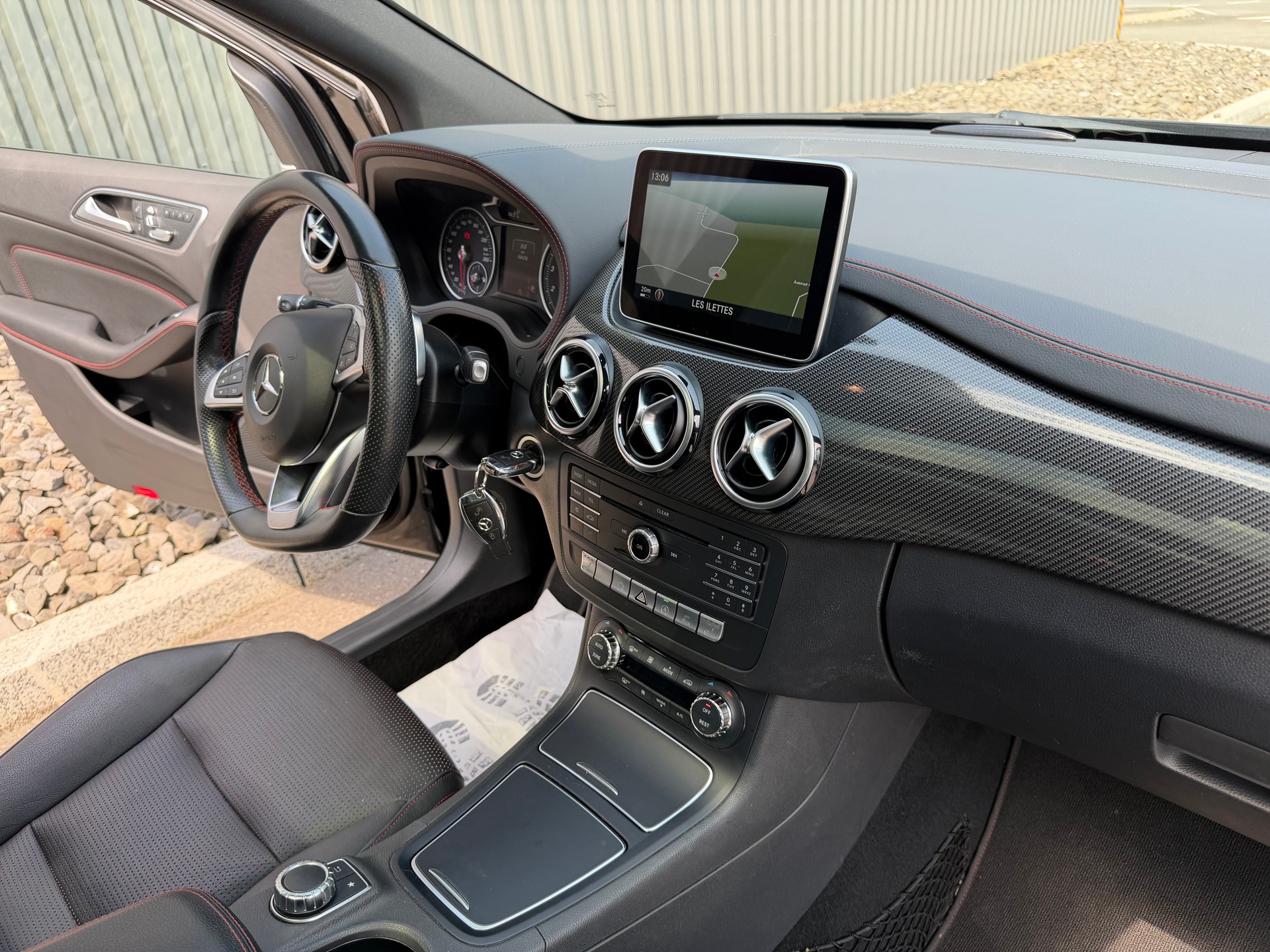 MERCEDES-BENZ B 220 AMG Line 4Matic 7G-DCT-image-26