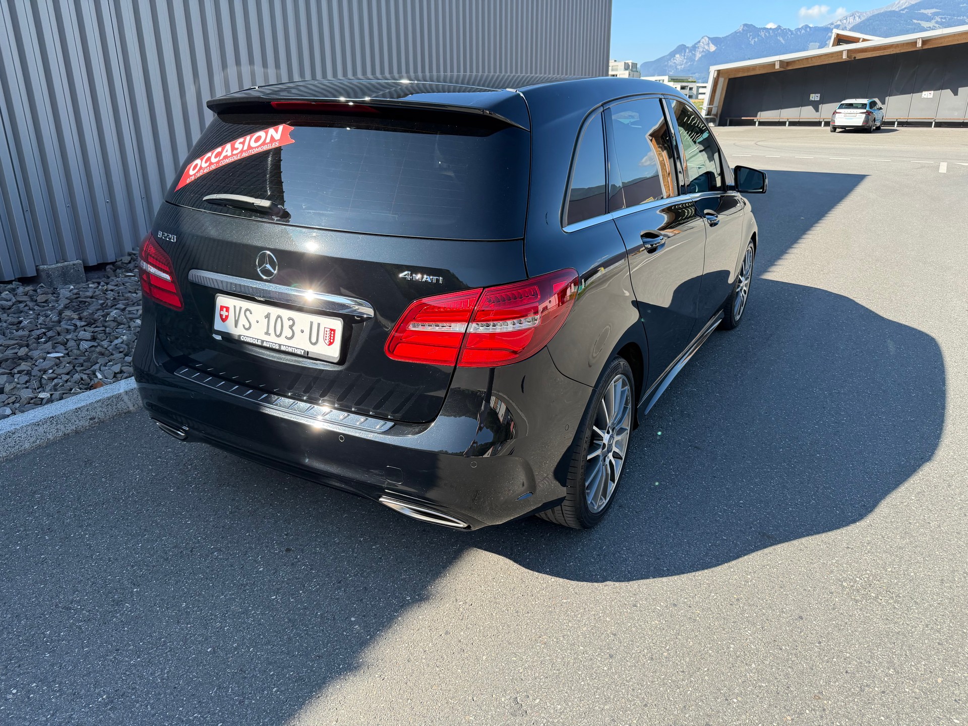 MERCEDES-BENZ B 220 AMG Line 4Matic 7G-DCT-image-5