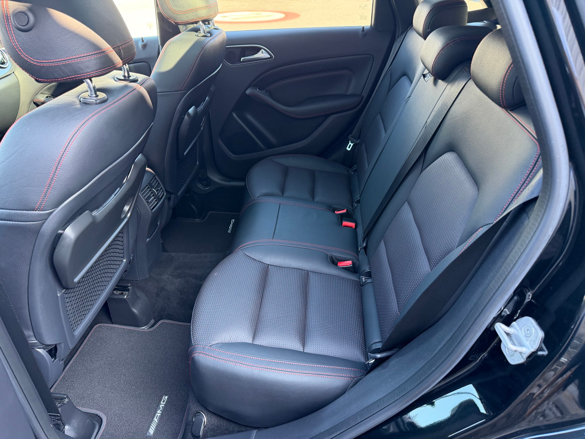 MERCEDES-BENZ B 220 AMG Line 4Matic 7G-DCT-image-39