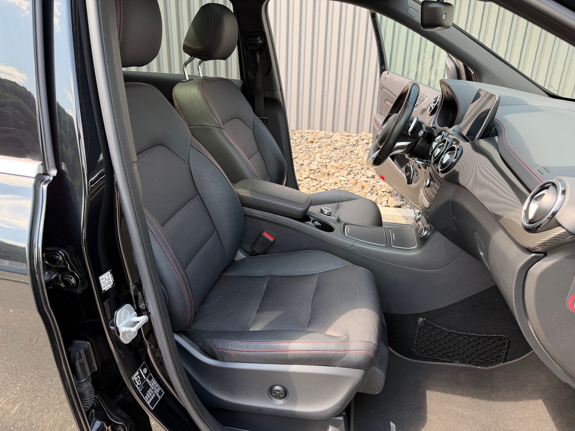 MERCEDES-BENZ B 220 AMG Line 4Matic 7G-DCT-image-23