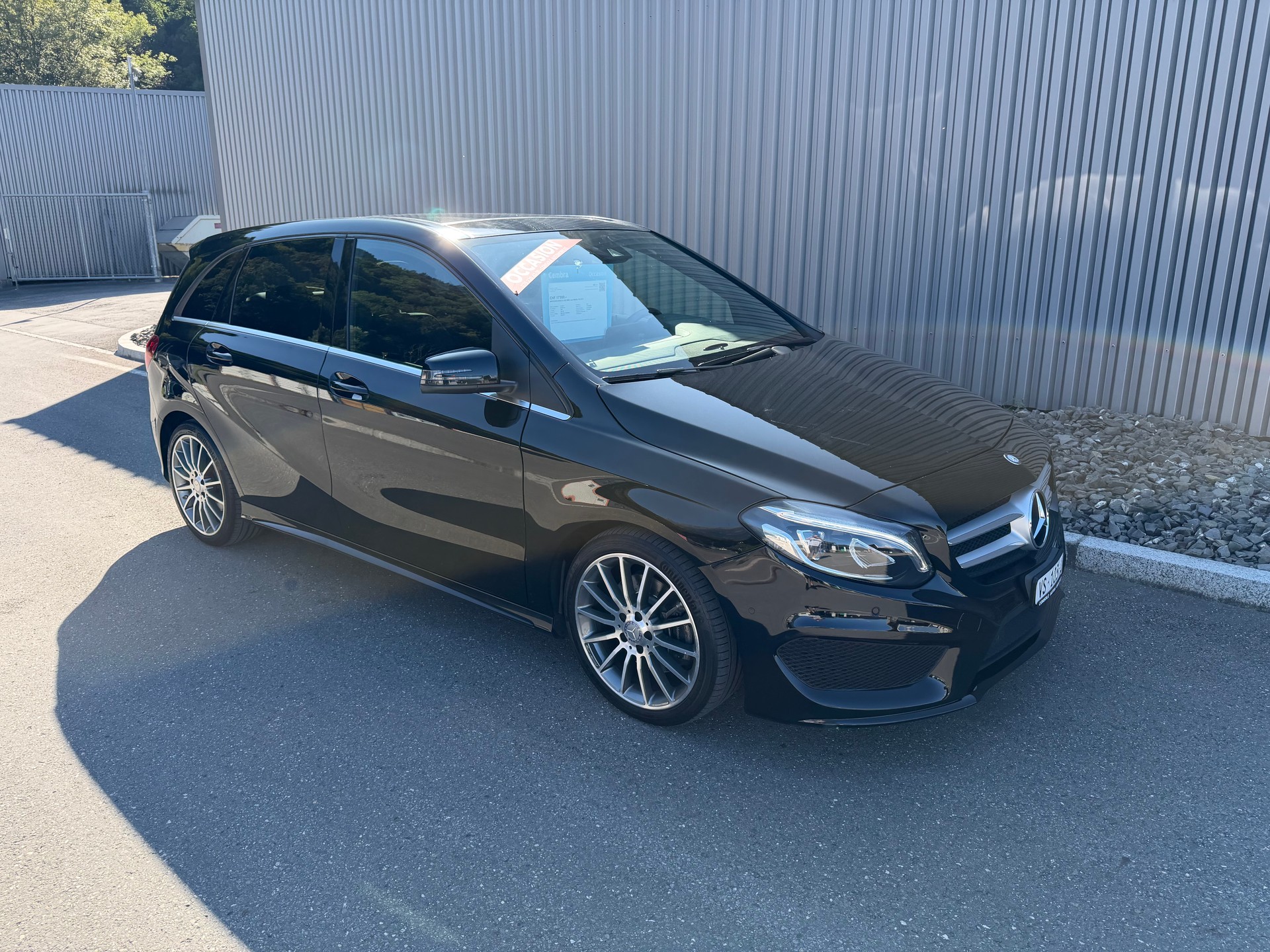 MERCEDES-BENZ B 220 AMG Line 4Matic 7G-DCT-image-7