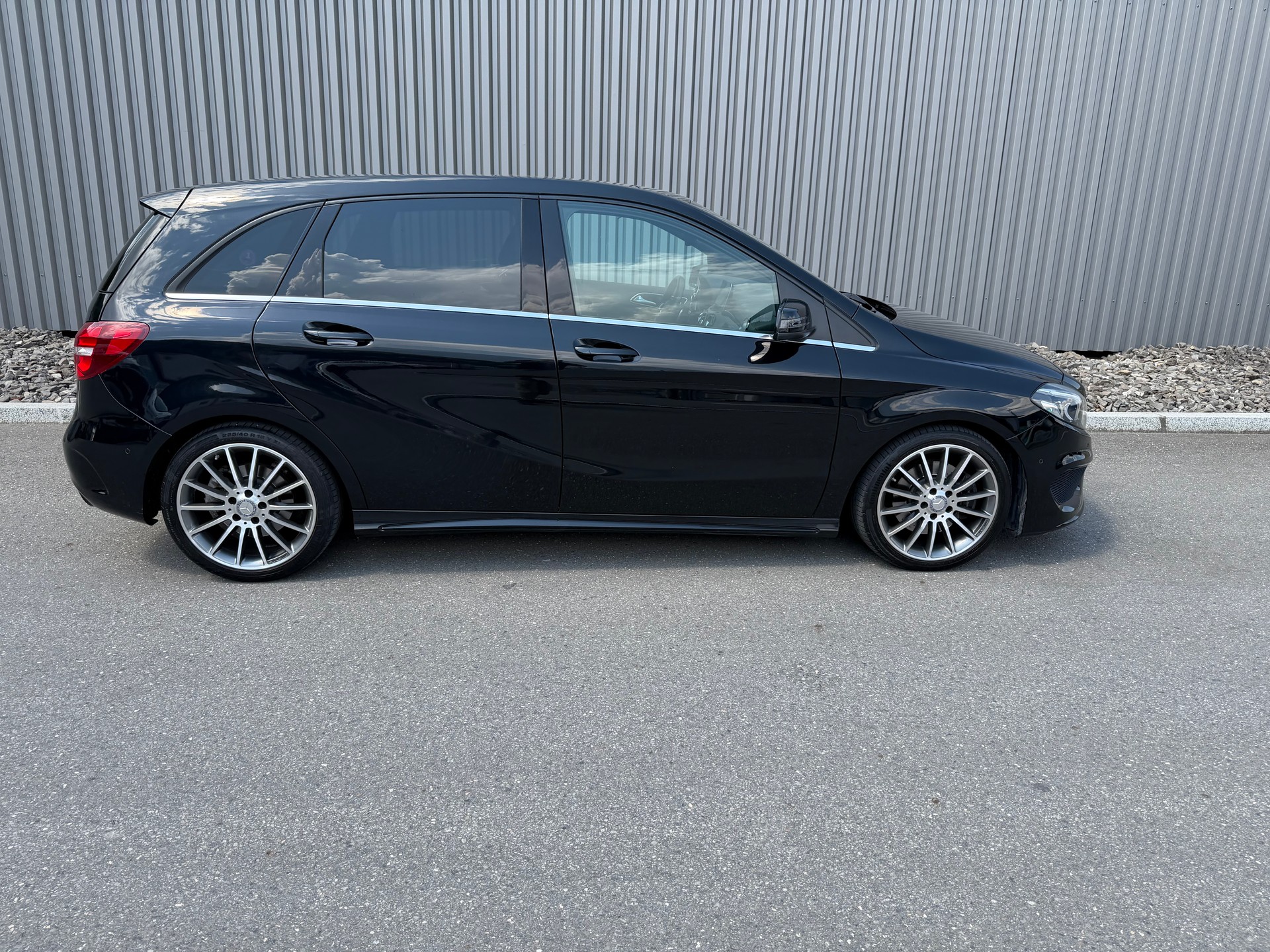 MERCEDES-BENZ B 220 AMG Line 4Matic 7G-DCT-image-6