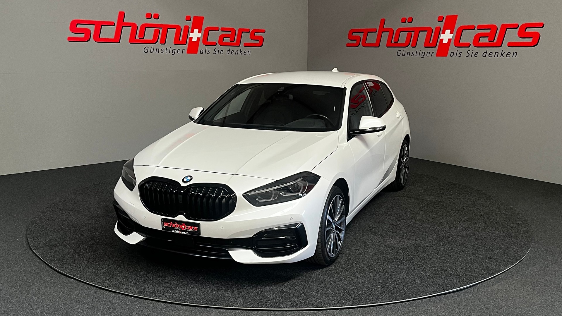 BMW 118i Sport Line Steptronic-showroom-element-1