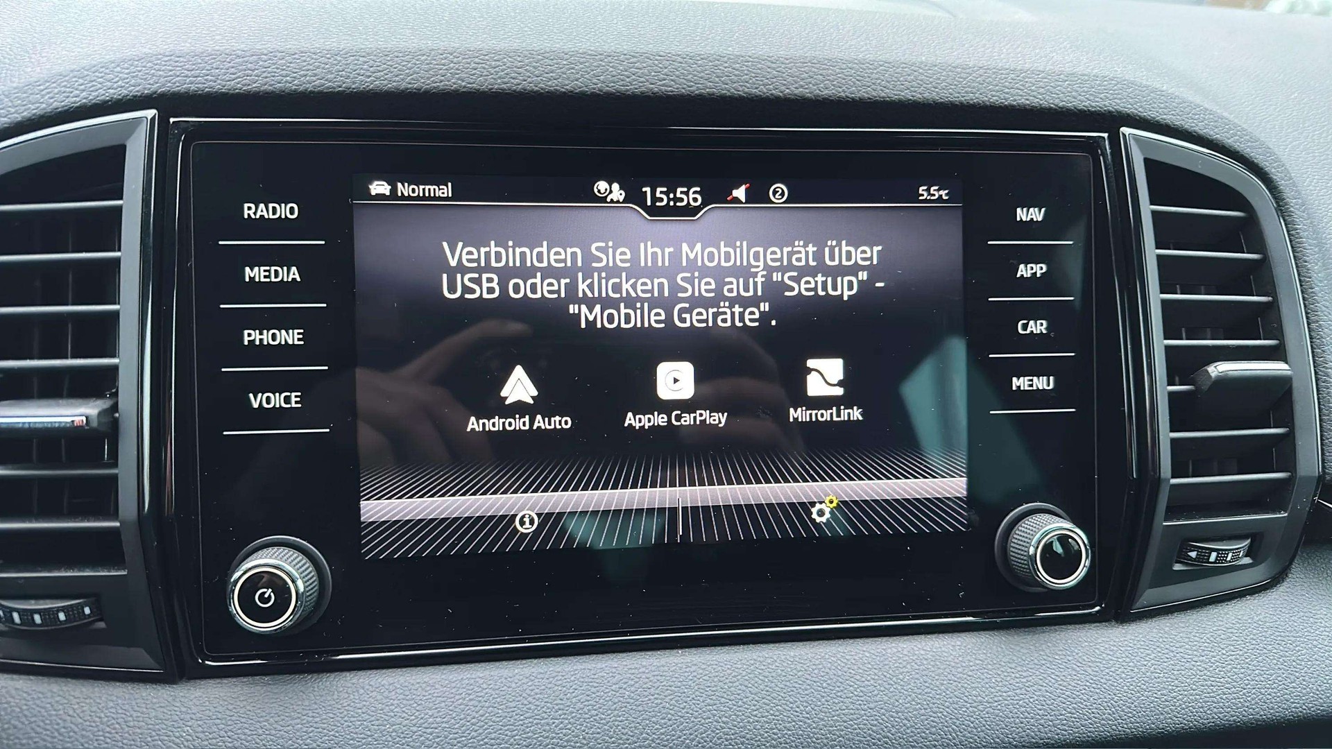 SKODA Karoq 2.0 TSI SportLine 4x4 DSG mit AHK & Standheizung-image-9
