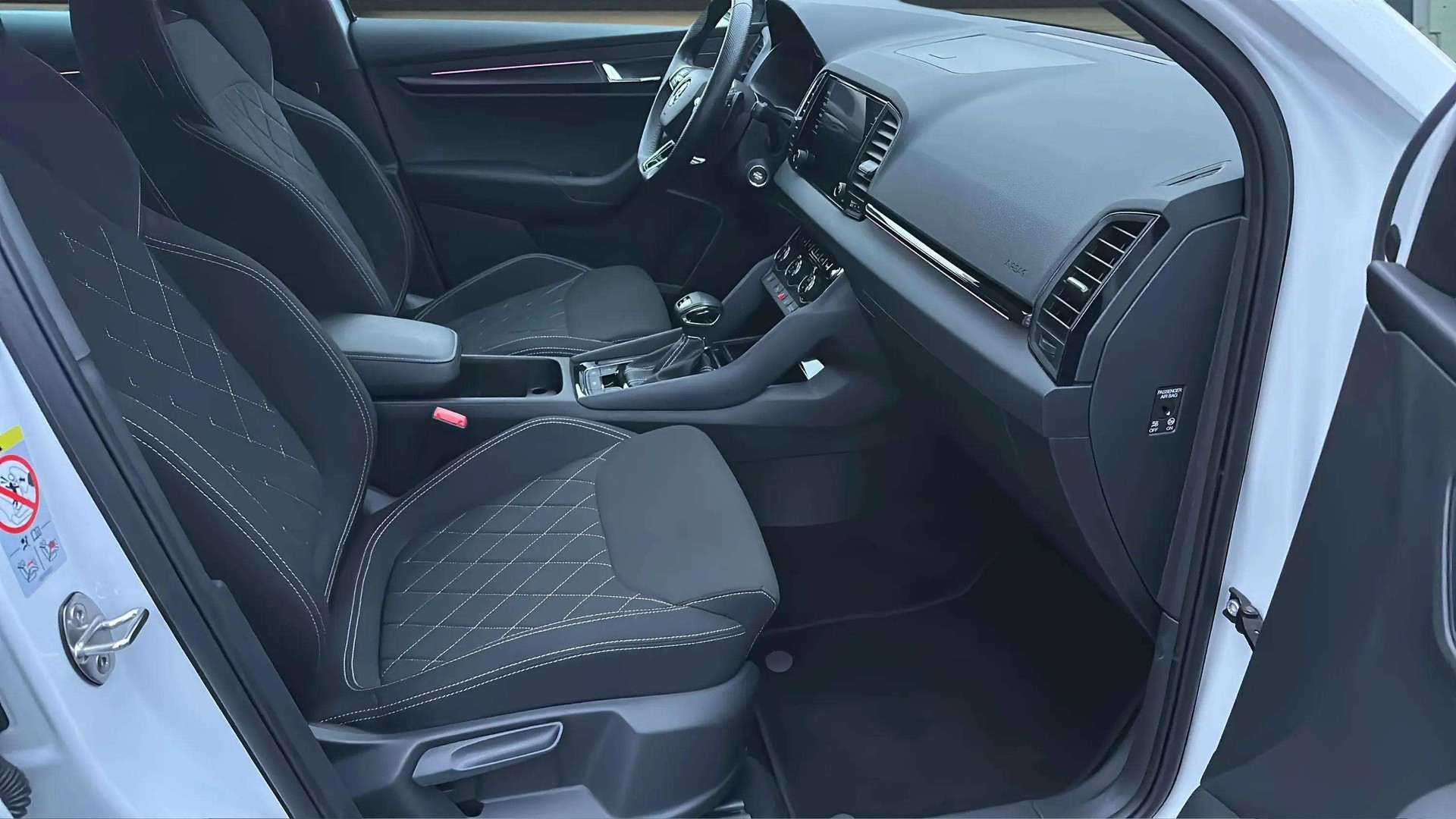 SKODA Karoq 2.0 TSI SportLine 4x4 DSG mit AHK & Standheizung-showroom-element-1