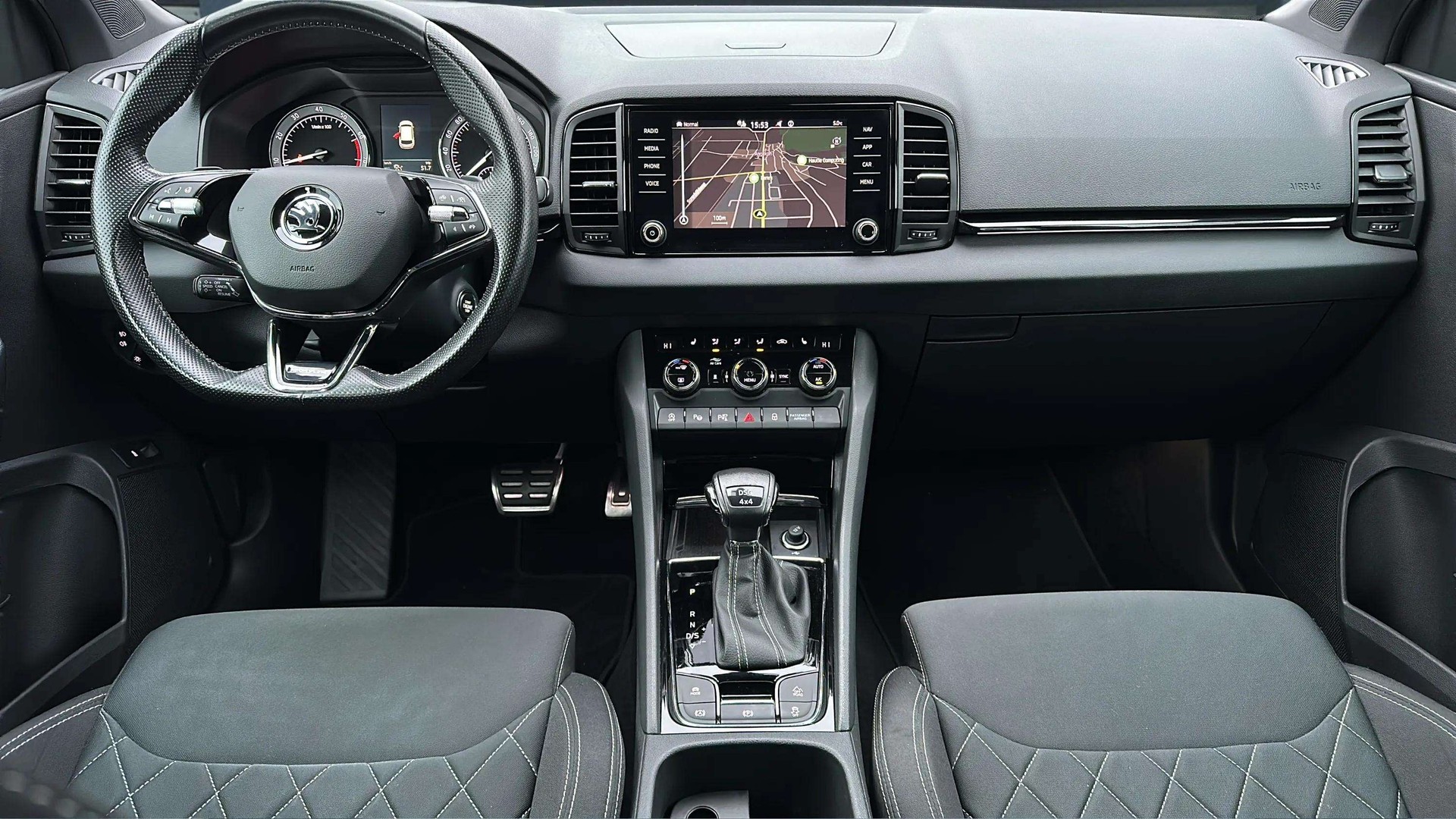 SKODA Karoq 2.0 TSI SportLine 4x4 DSG mit AHK & Standheizung