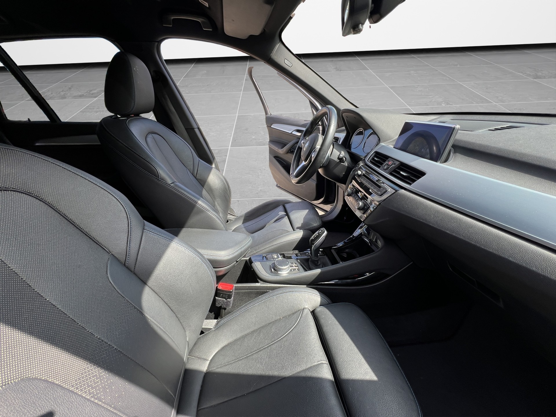 BMW X1 20d xDrive SAG-image-13