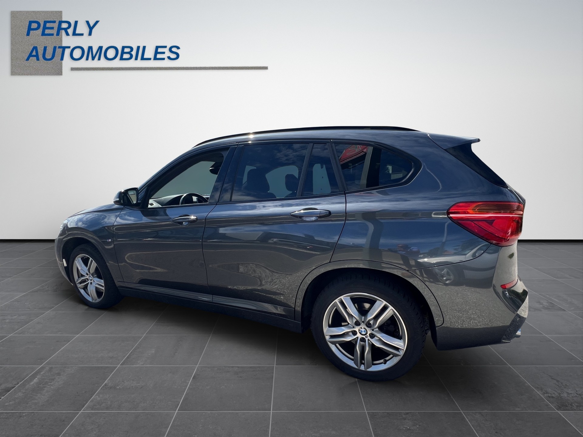 BMW X1 20d xDrive SAG-showroom-element-3