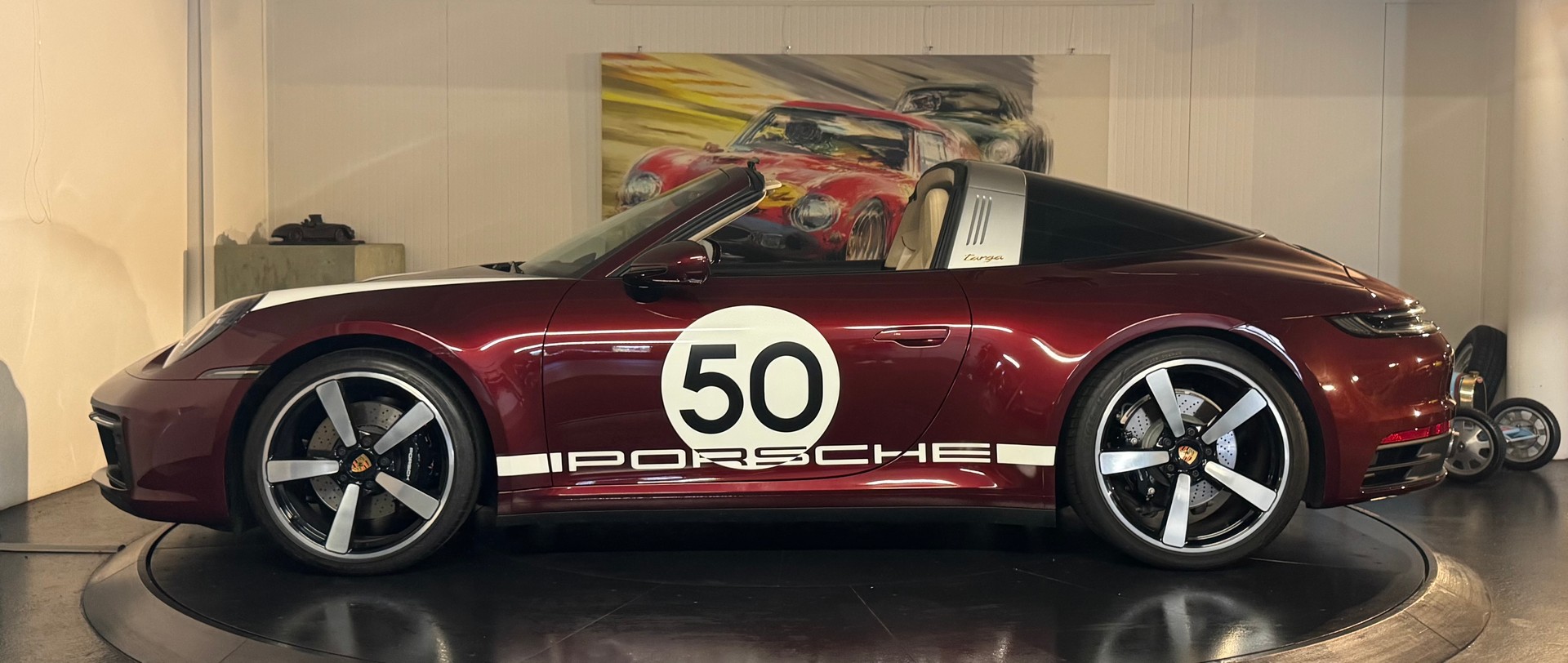 PORSCHE 911 Targa 4S Heritage Design Edition PDK-showroom-element-1