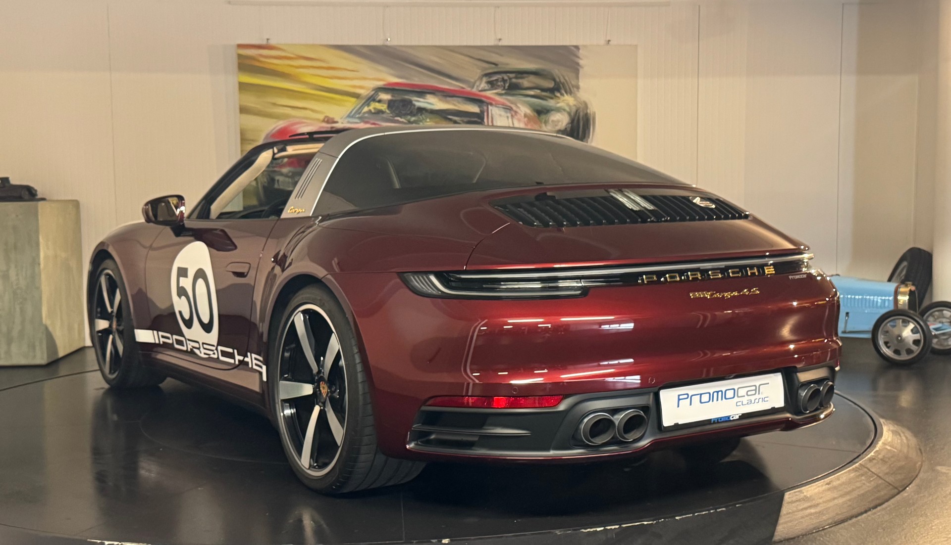 PORSCHE 911 Targa 4S Heritage Design Edition PDK-showroom-element-3