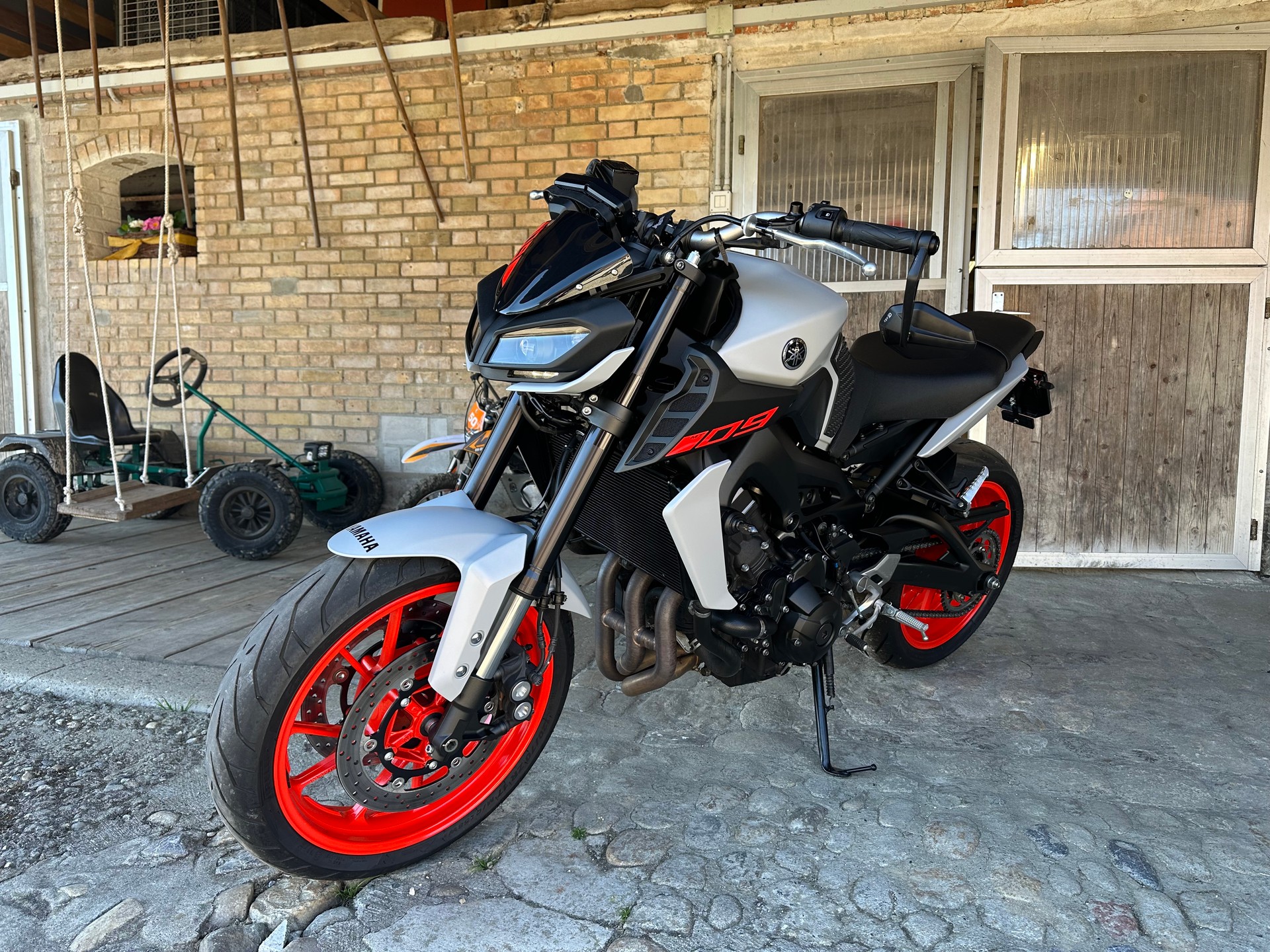 YAMAHA MT-09 ABS-image-2