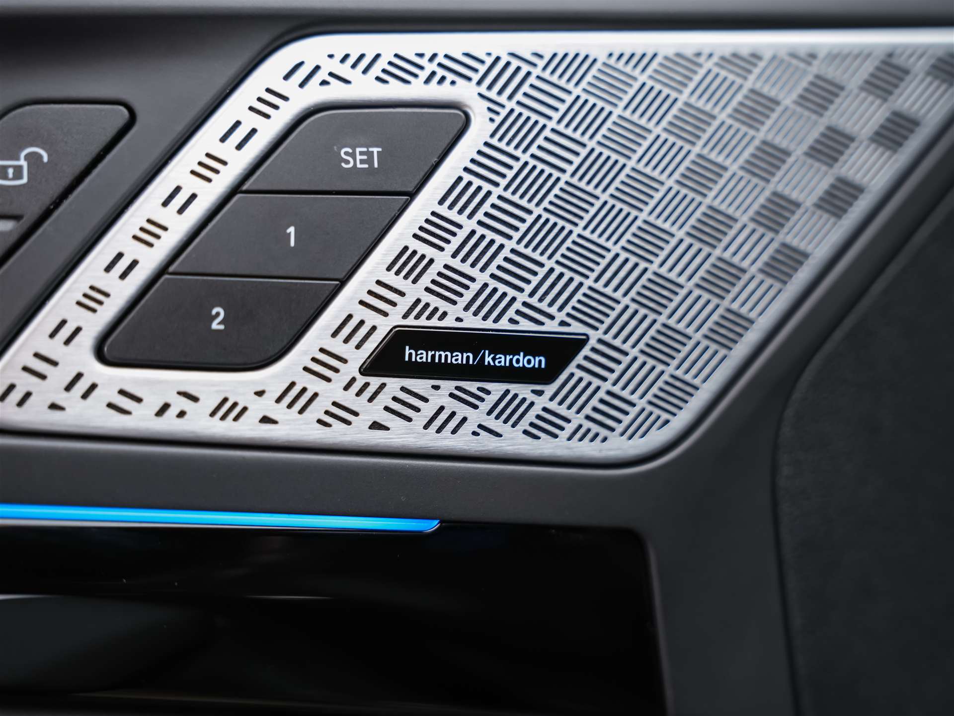 BMW X1 xDrive M35i *Werksgarantie*Panorama*Head-Up*Harman/Kardon*AHK*-image-27