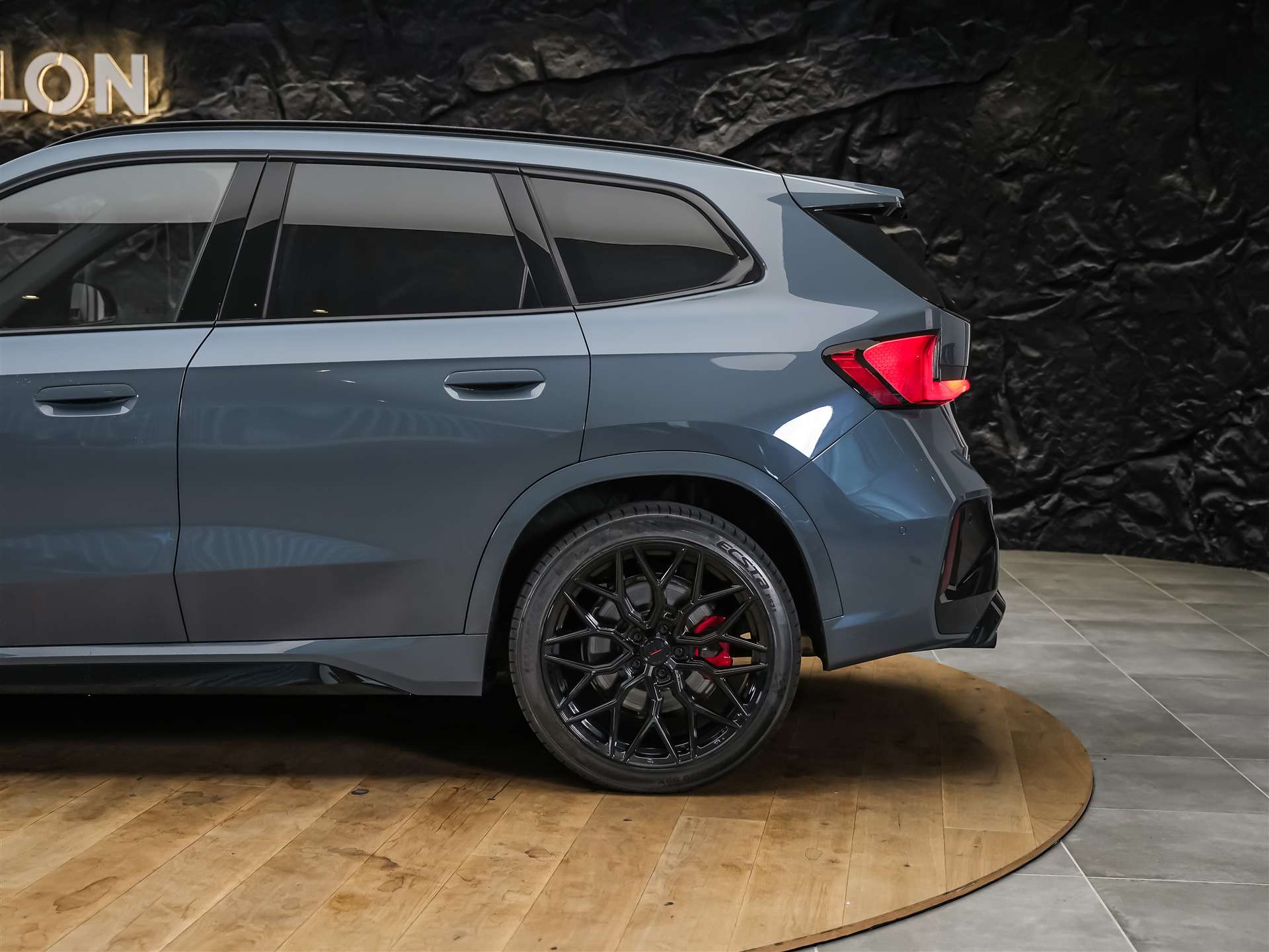 BMW X1 xDrive M35i *Werksgarantie*Panorama*Head-Up*Harman/Kardon*AHK*-image-19