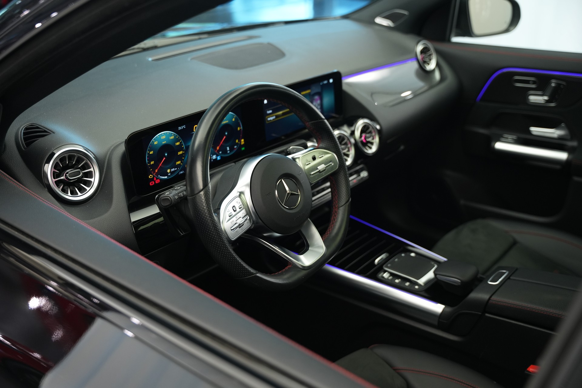 MERCEDES-BENZ GLA 220d 4Matic AMG Line 8G-DCT *CH-Fahrzeug*-image-35