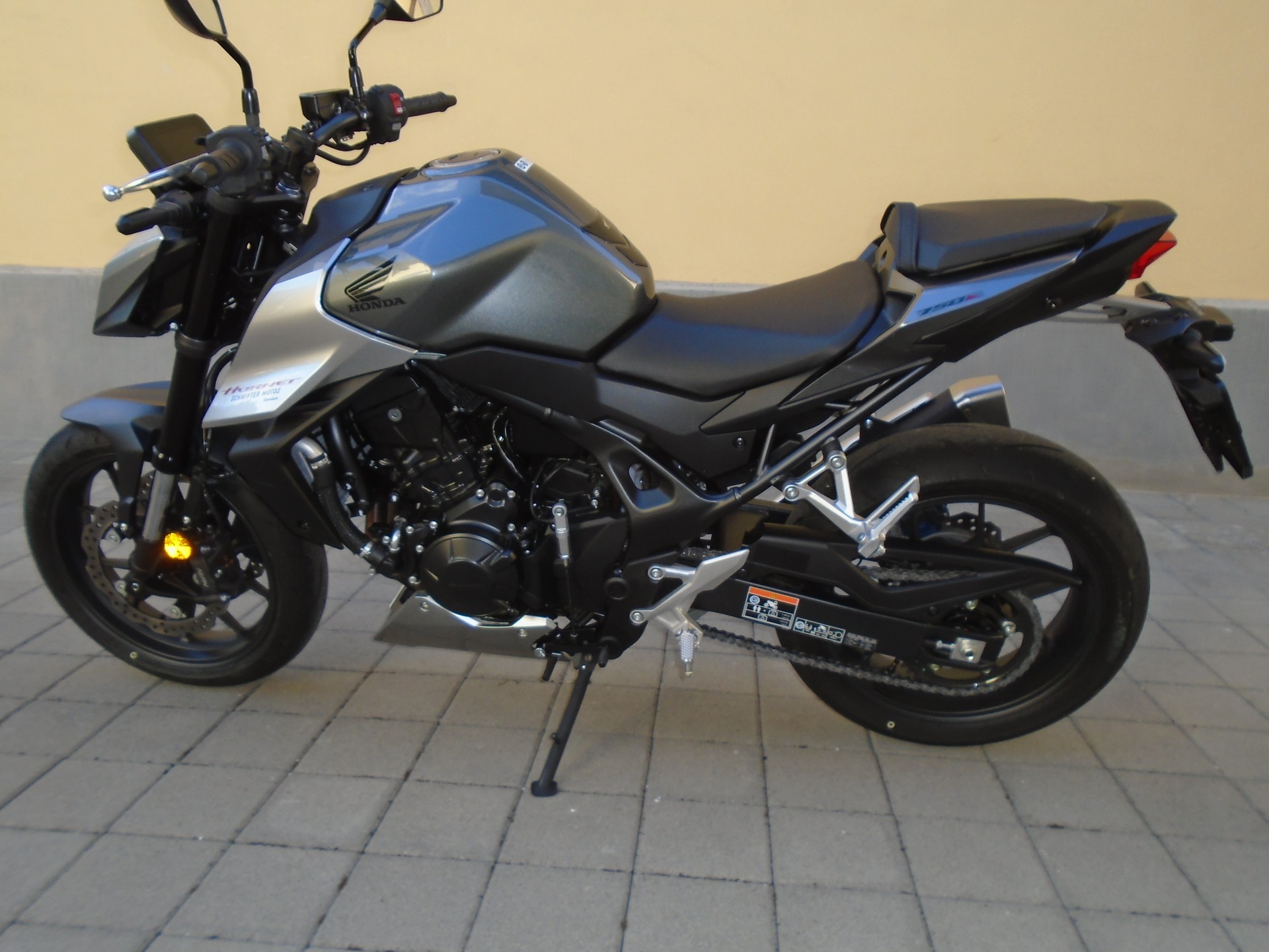 HONDA CB 750 Hornet-image-2