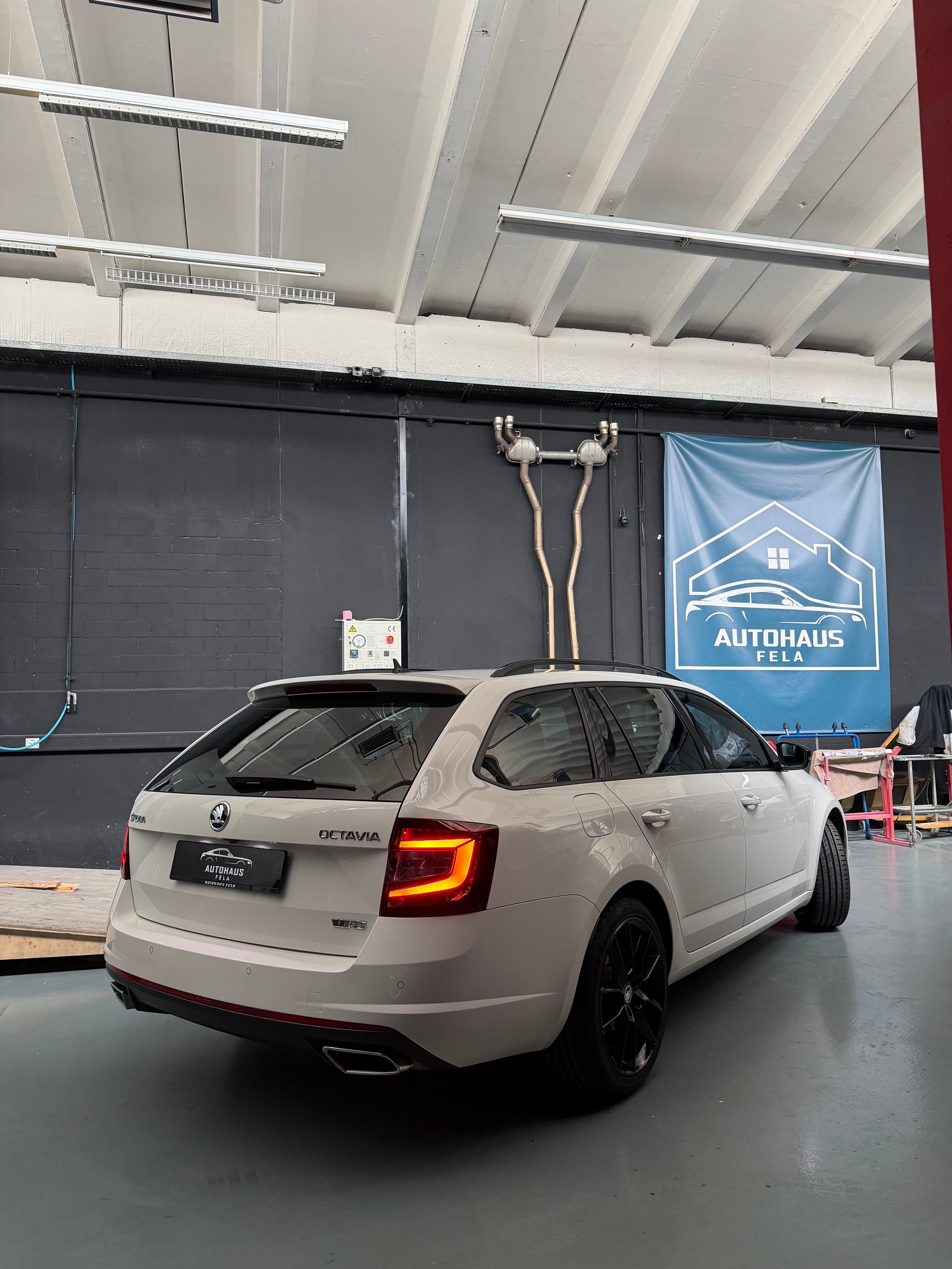 SKODA Octavia 2.0 TSI RS DSG-showroom-element-1