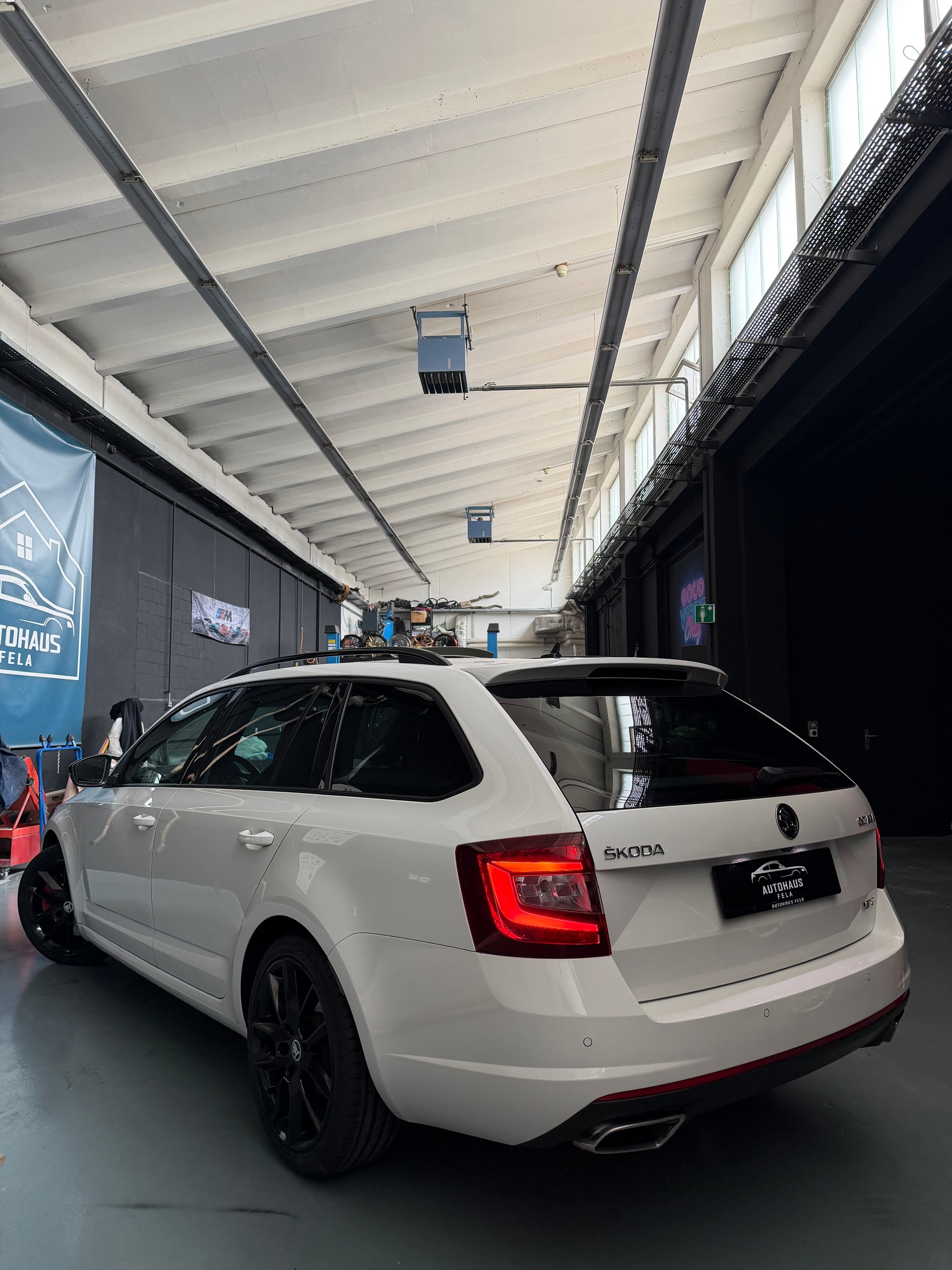 SKODA Octavia 2.0 TSI RS DSG-showroom-element-2