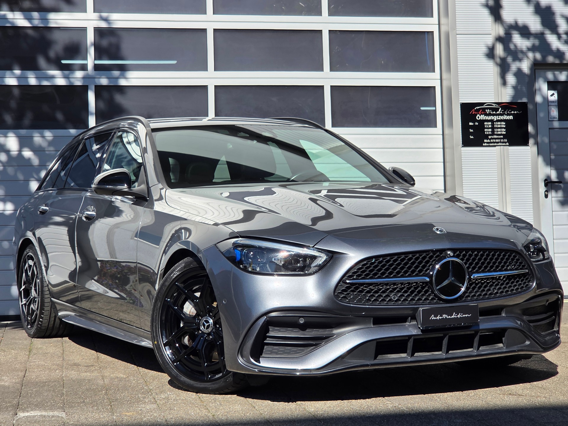 MERCEDES-BENZ C 220 d T 4Matic AMG Line // -PAKET SPORT BLACK -PANORMA -PAKET PREMIUM PLUS - EL.AHK 1800KG - PANORMA -GRATIS SERVICE