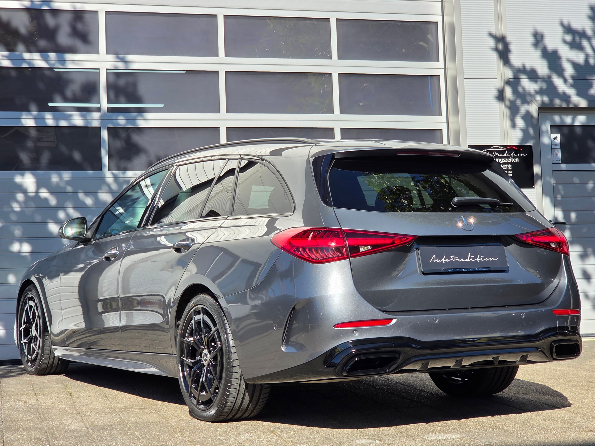 MERCEDES-BENZ C 220 d T 4Matic AMG Line // -PAKET SPORT BLACK -PANORMA -PAKET PREMIUM PLUS - EL.AHK 1800KG - PANORMA -GRATIS SERVICE-showroom-element-3
