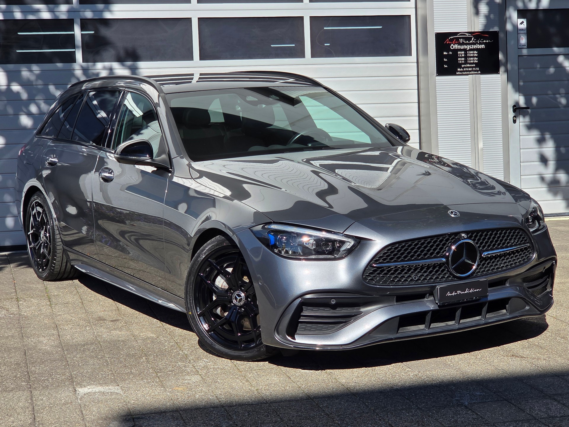 MERCEDES-BENZ C 220 d T 4Matic AMG Line // -PAKET SPORT BLACK -PANORMA -PAKET PREMIUM PLUS - EL.AHK 1800KG - PANORMA -GRATIS SERVICE-showroom-element-1