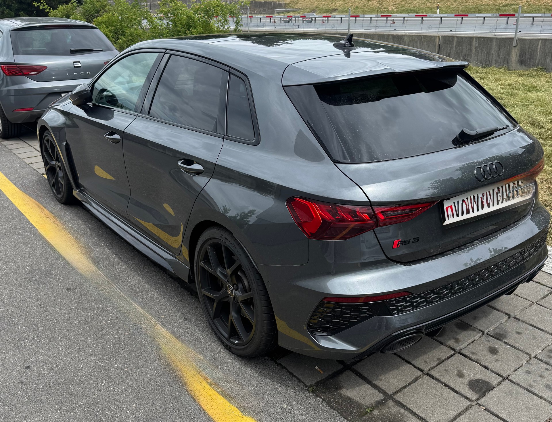 AUDI RS3 Sportback 2.5 TSI quattro S-tronic-image-2