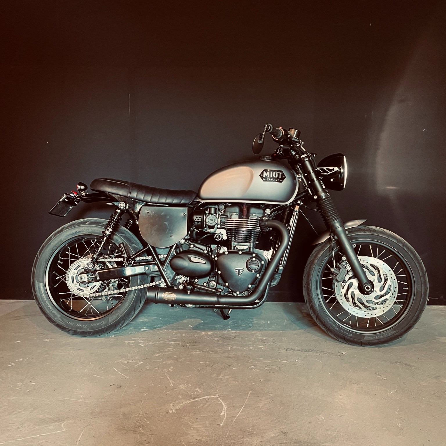 TRIUMPH Bonneville T120 Black-image-4