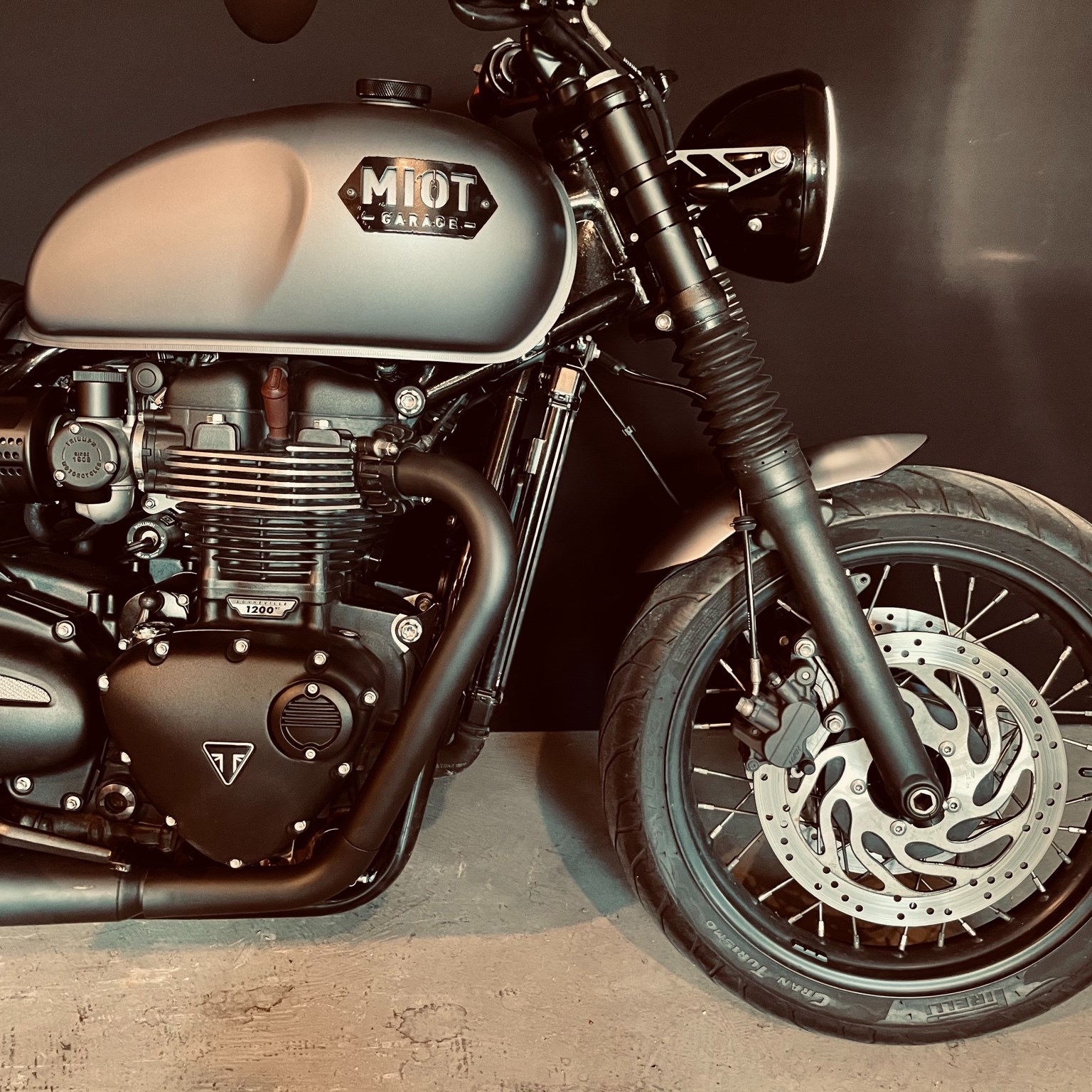 TRIUMPH Bonneville T120 Black-image-2