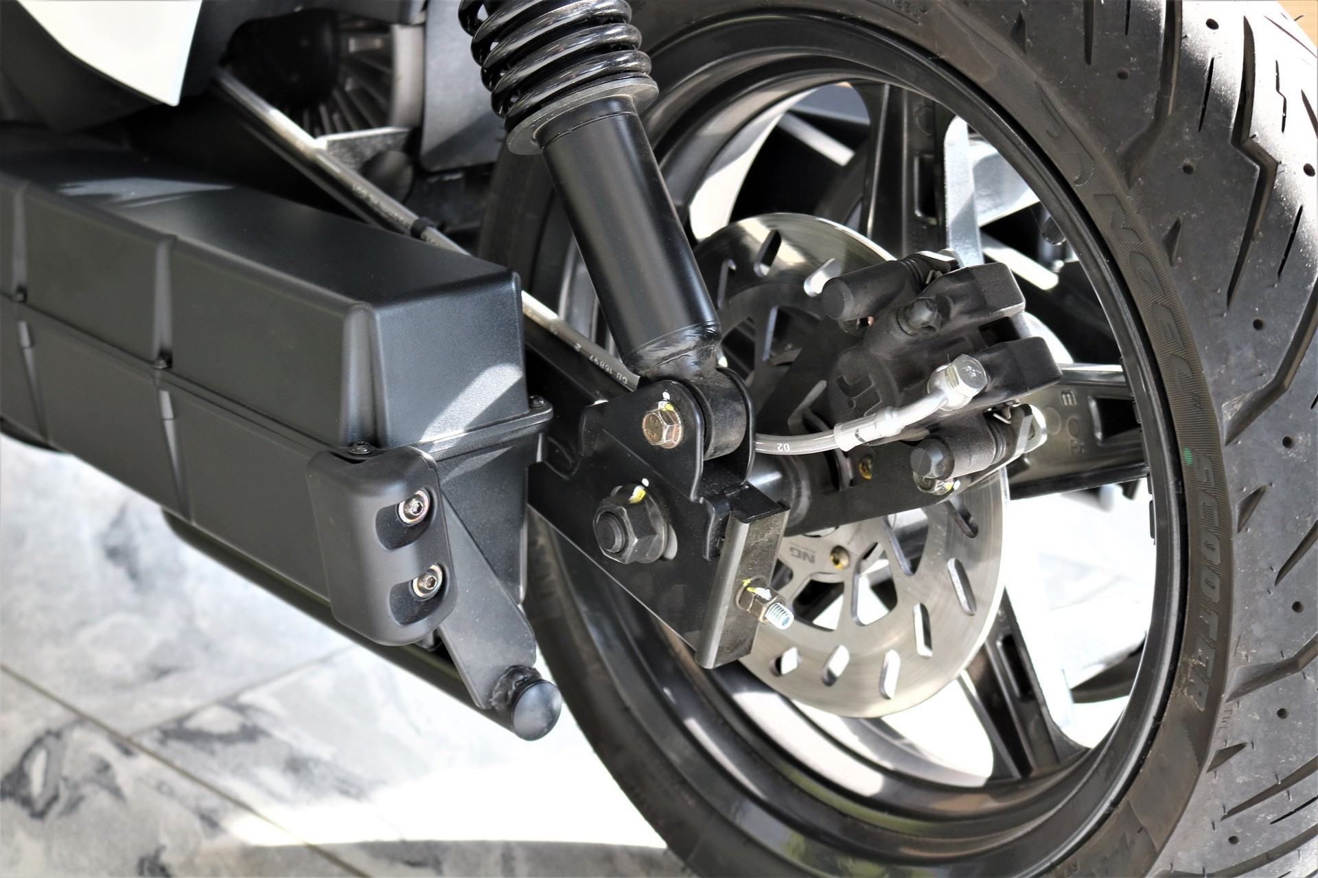 RAY Ray 7.7 1.8 KW Charger-image-6