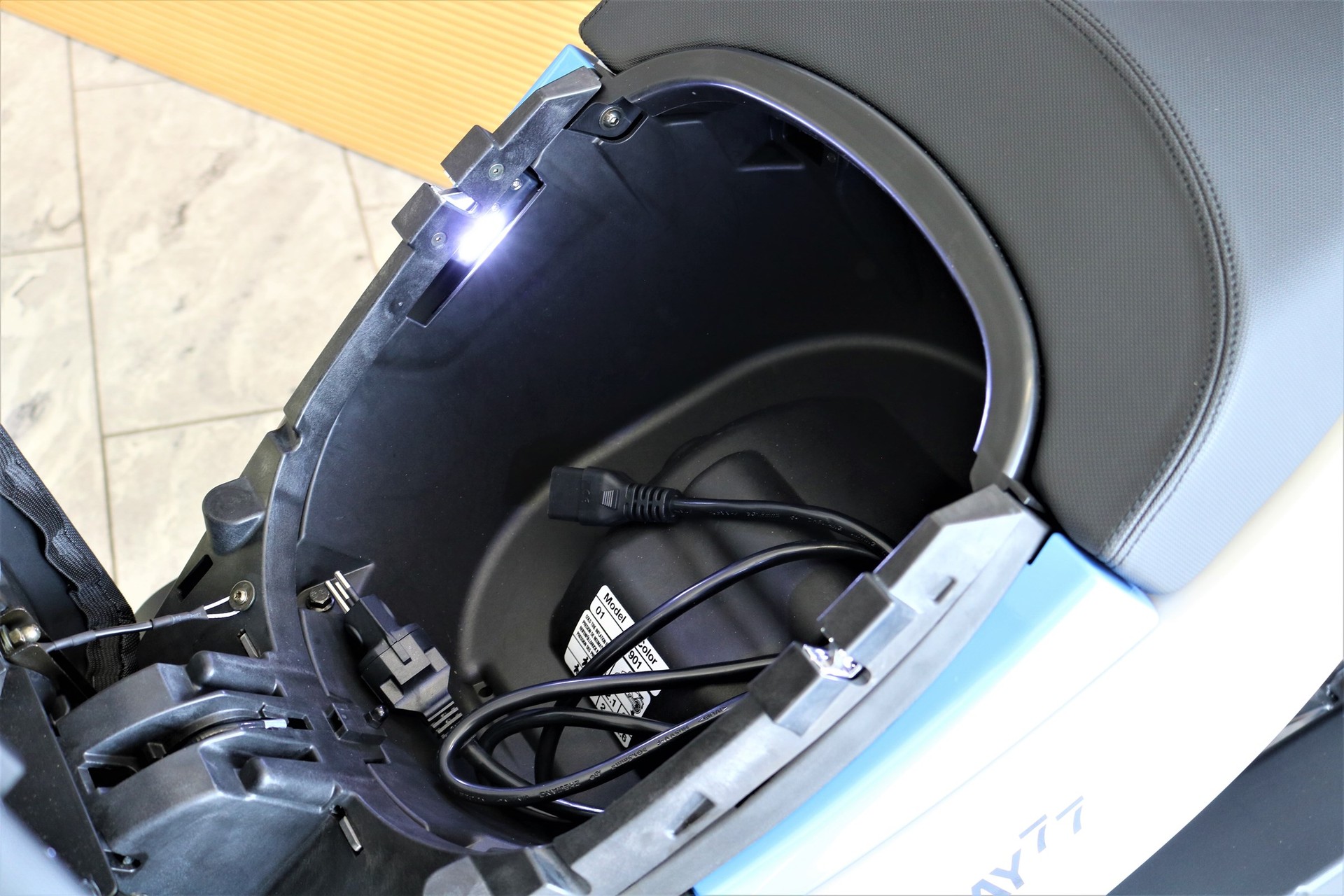 RAY Ray 7.7 1.8 KW Charger-image-4