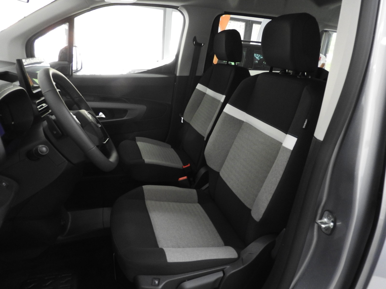CITROEN Berlingo 1.5 BlueHDi Max EAT8-image-5