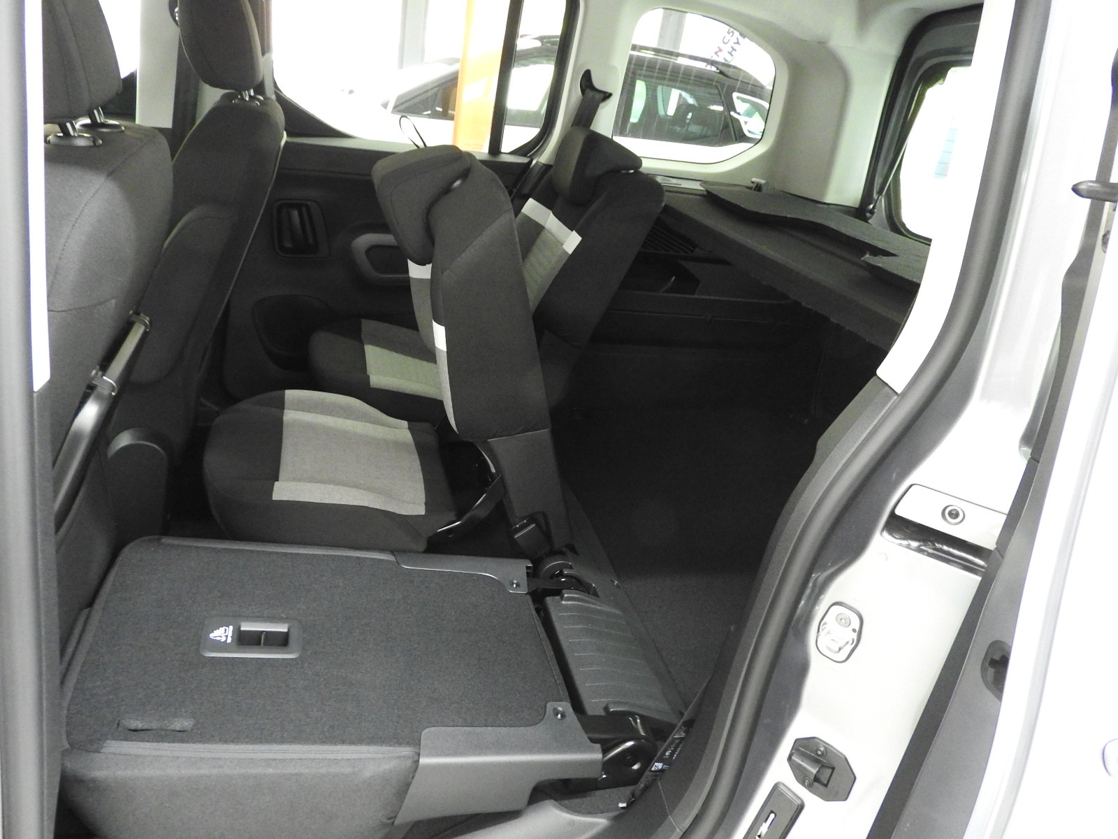 CITROEN Berlingo 1.5 BlueHDi Max EAT8-image-12