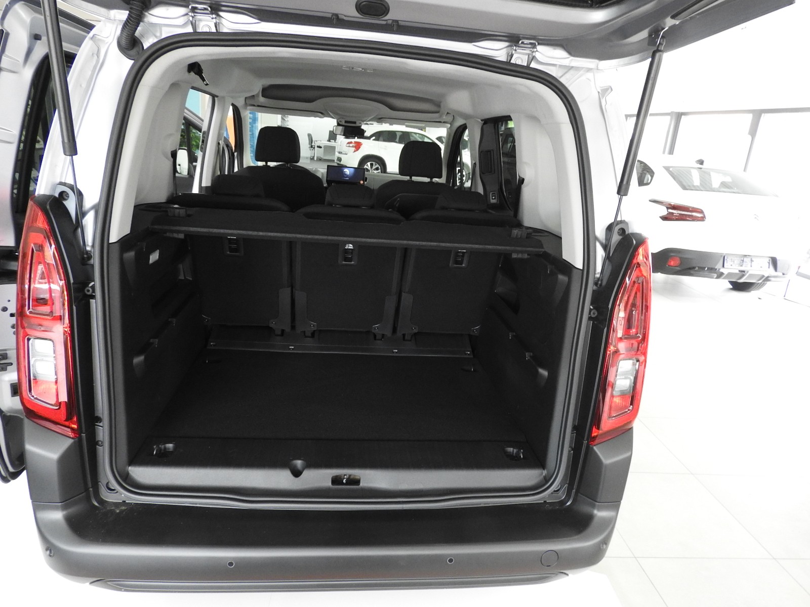 CITROEN Berlingo 1.5 BlueHDi Max EAT8-image-7