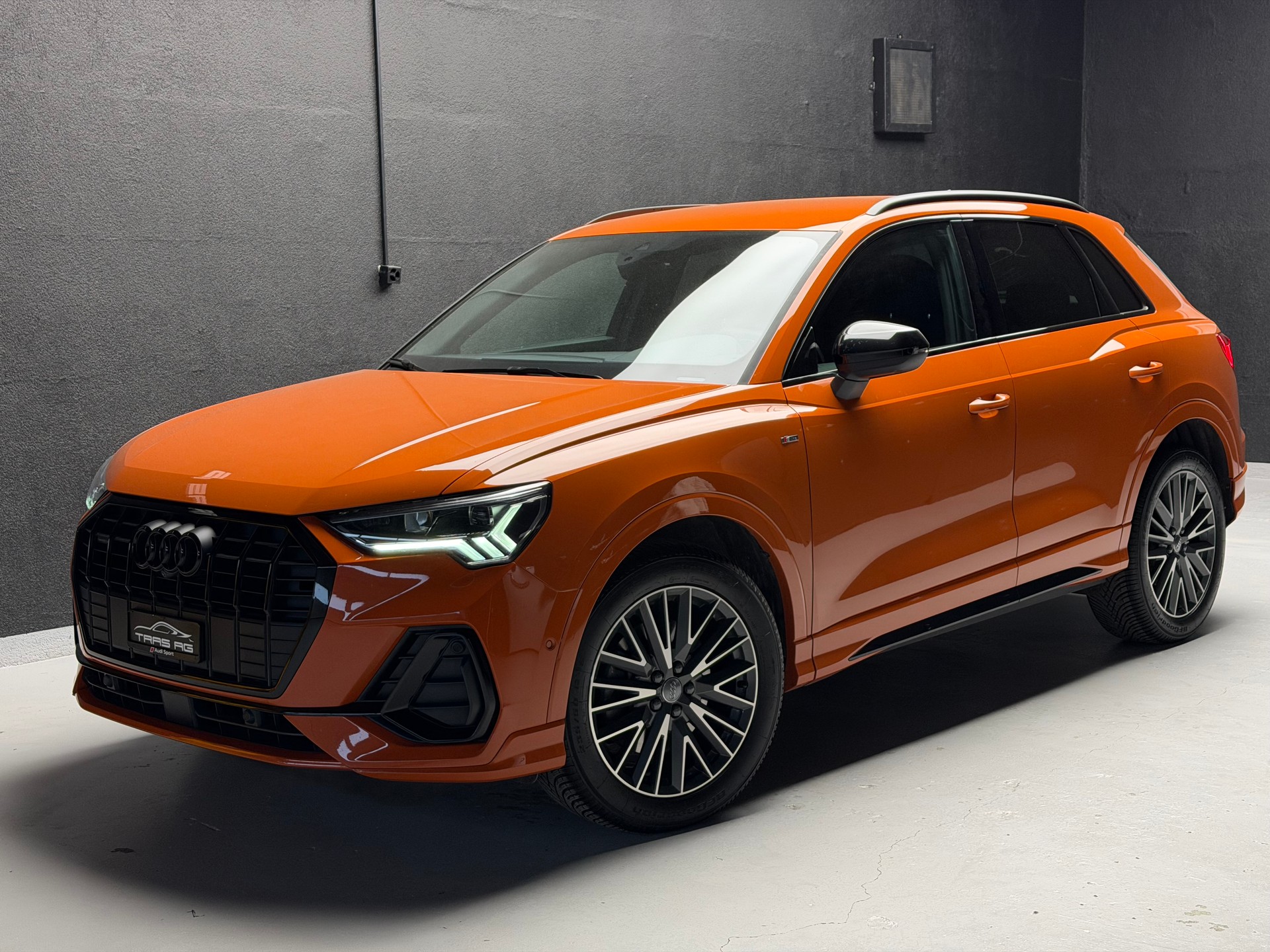 AUDI Q3 45 TFSI S line quattro S-tronic • Pulsorange