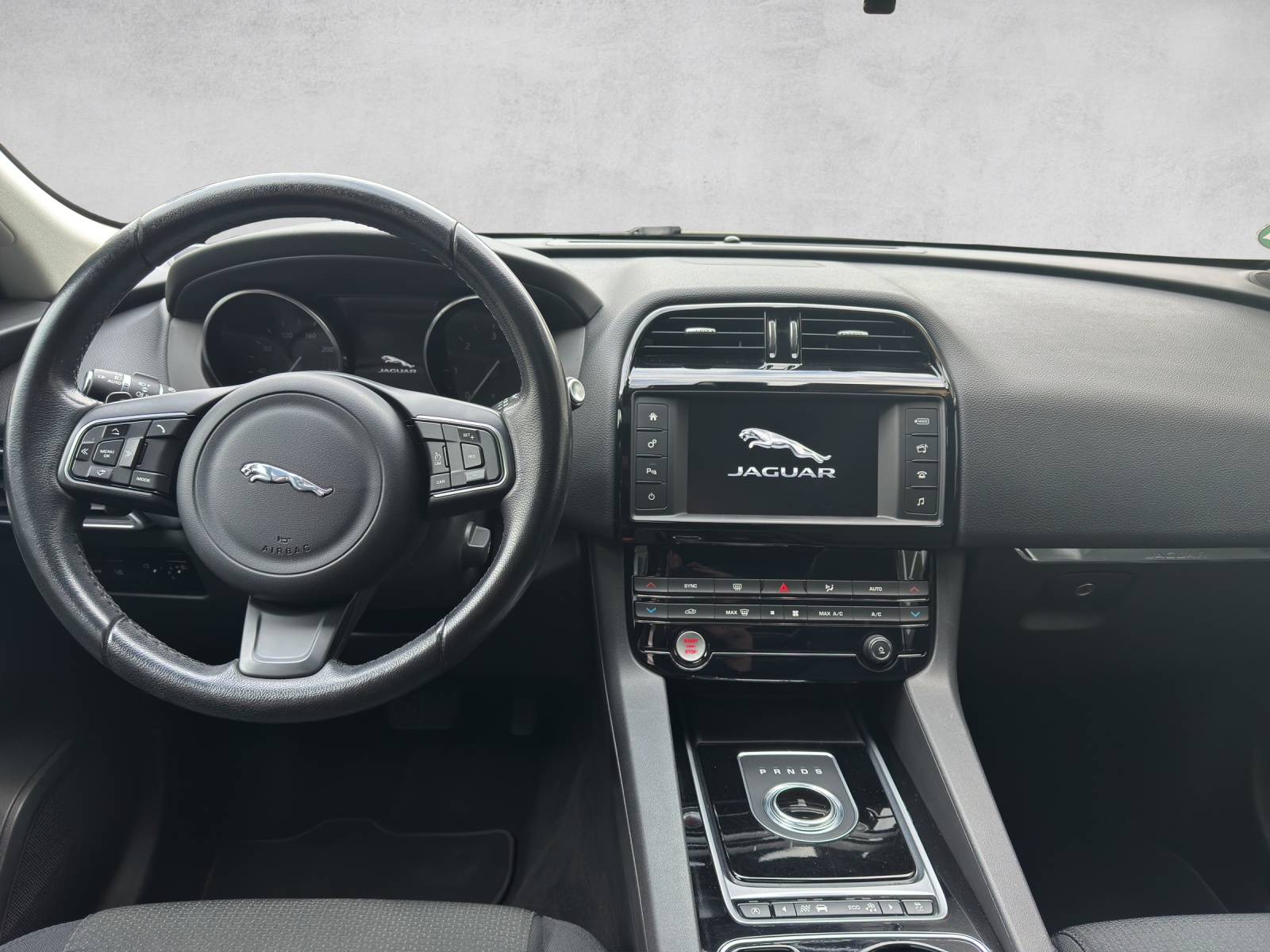 JAGUAR F-Pace 2.0d Pure AWD Automatik-image-6