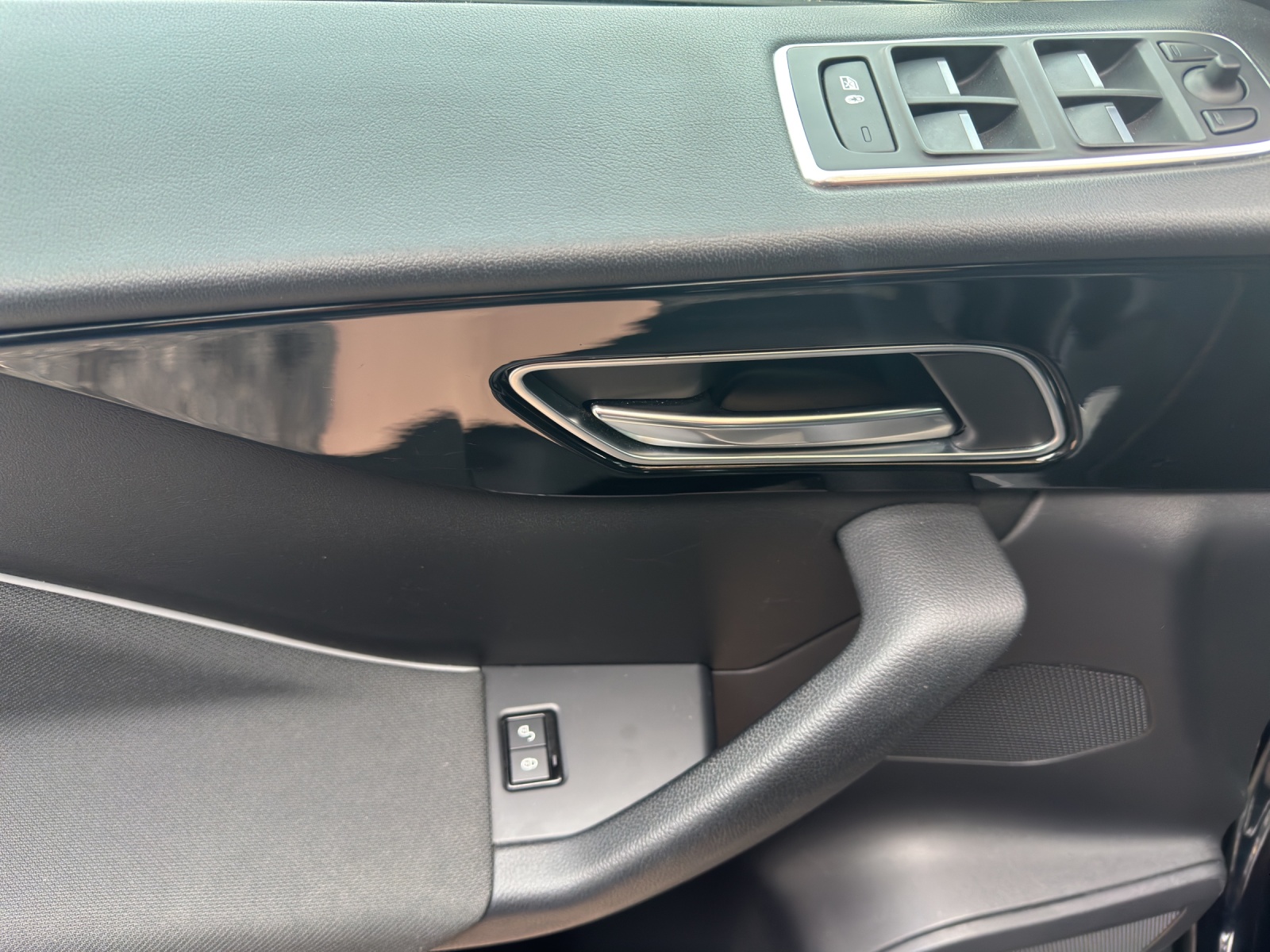 JAGUAR F-Pace 2.0d Pure AWD Automatik-image-5