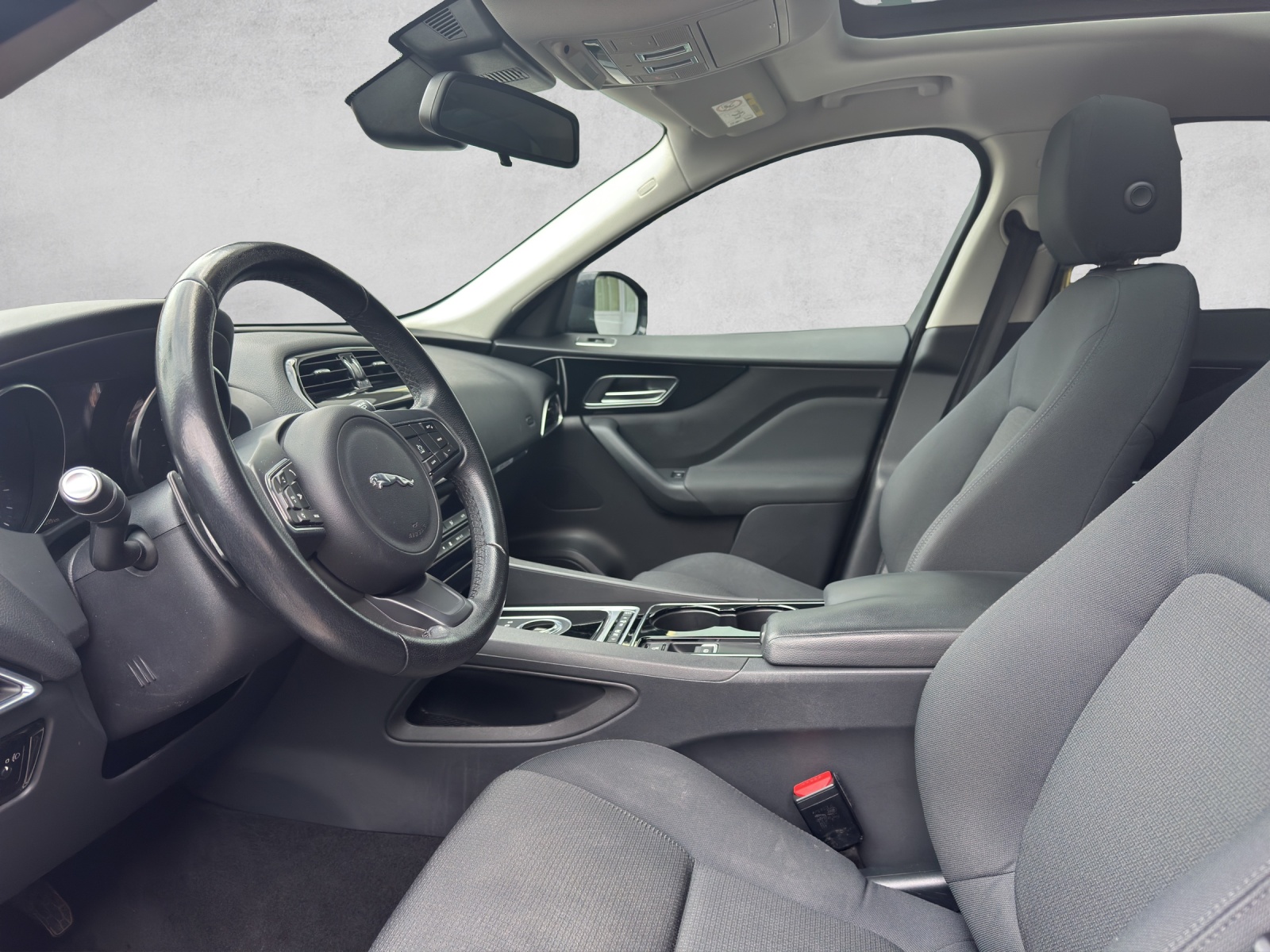 JAGUAR F-Pace 2.0d Pure AWD Automatik-image-4