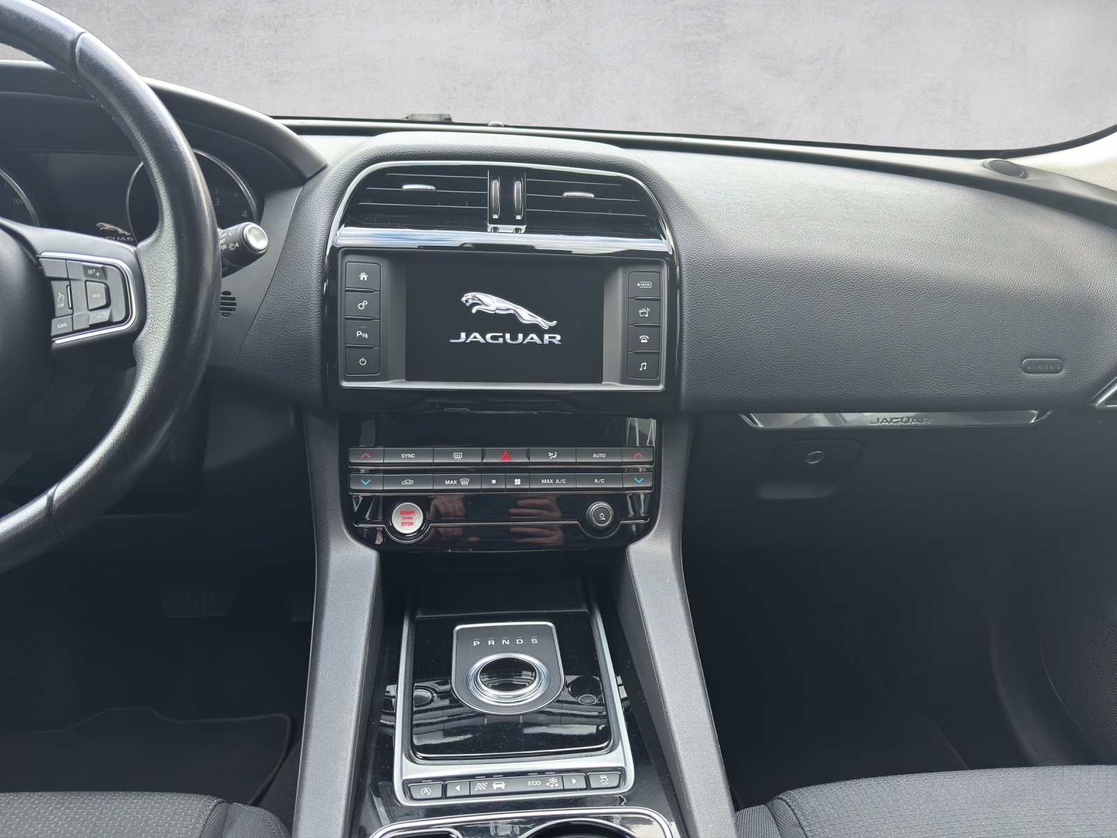 JAGUAR F-Pace 2.0d Pure AWD Automatik-image-7