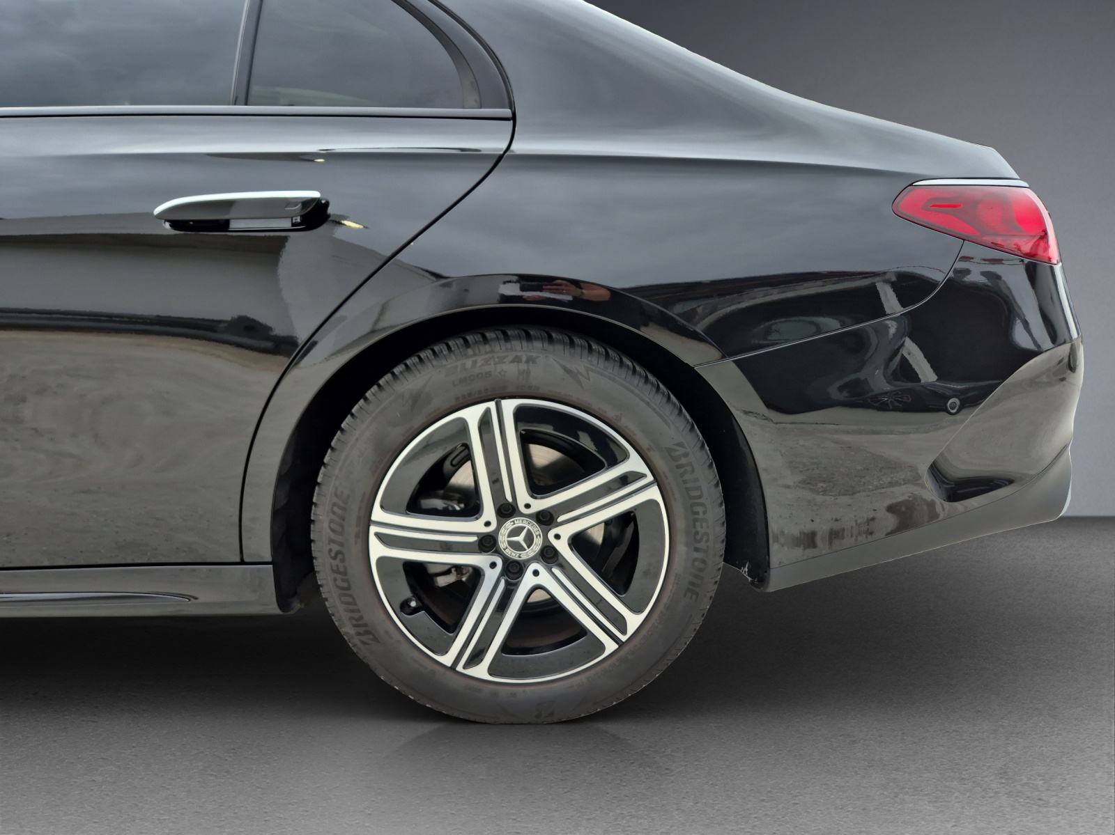 MERCEDES-BENZ E 200 9G-Tronic 4Matic-image-19
