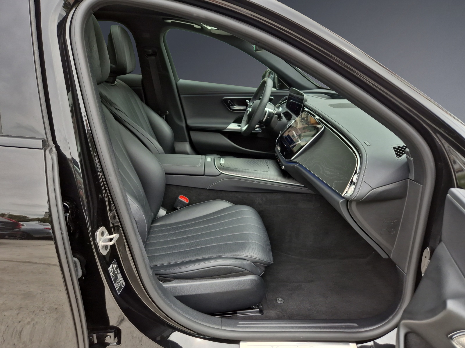 MERCEDES-BENZ E 200 9G-Tronic 4Matic-image-6