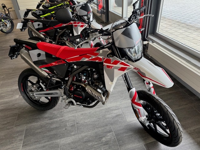 FANTIC XMF 125 Motard Competition-image-3