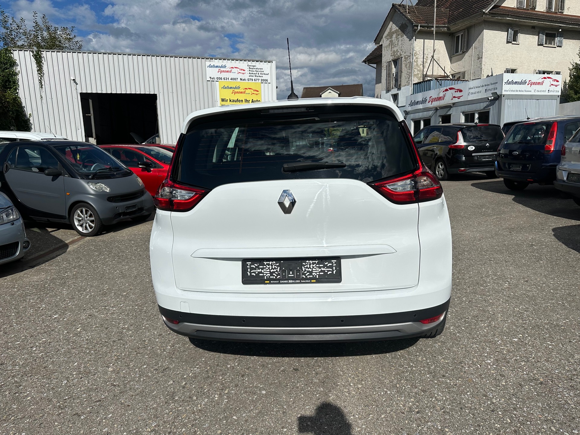 RENAULT Grand Scénic 1.8 dCi Intens EDC-image-3