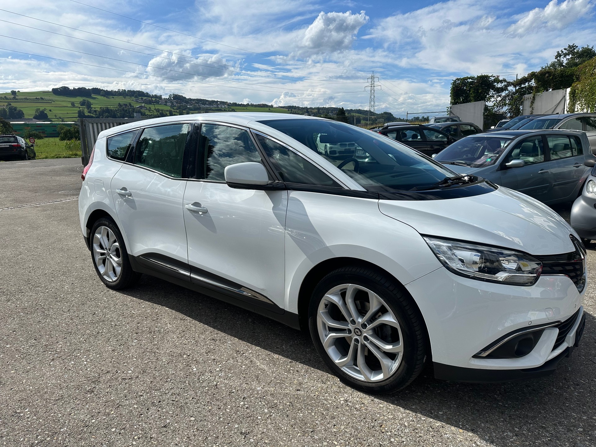 RENAULT Grand Scénic 1.8 dCi Intens EDC-image-1