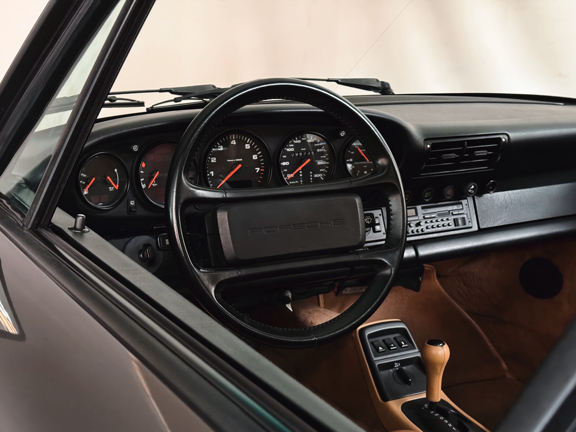 PORSCHE 911 Carrera 2-image-10